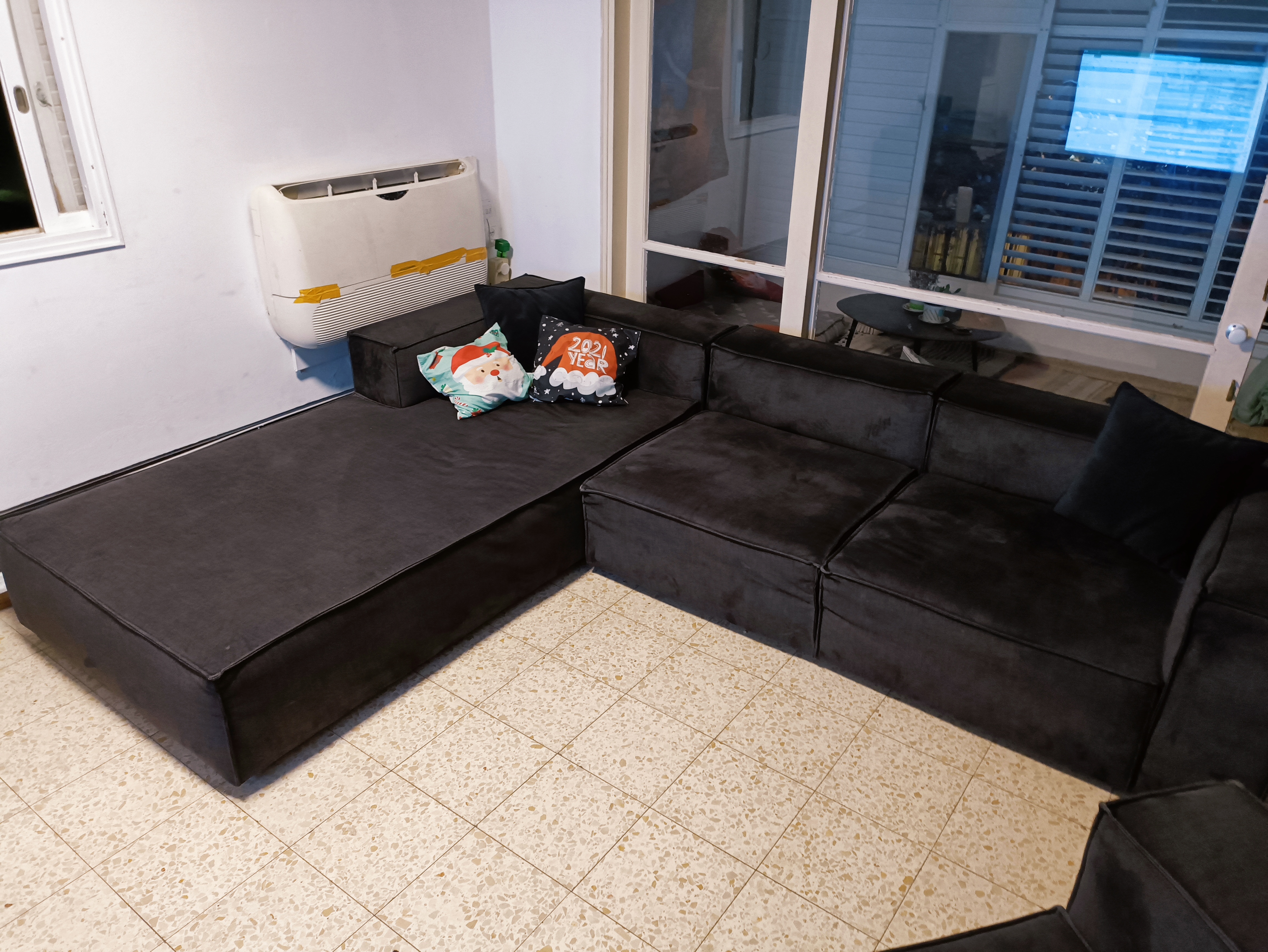 תמונה 3 ,ספה רחבה ומפנקת למכירה בתל אביב ריהוט  ספות
