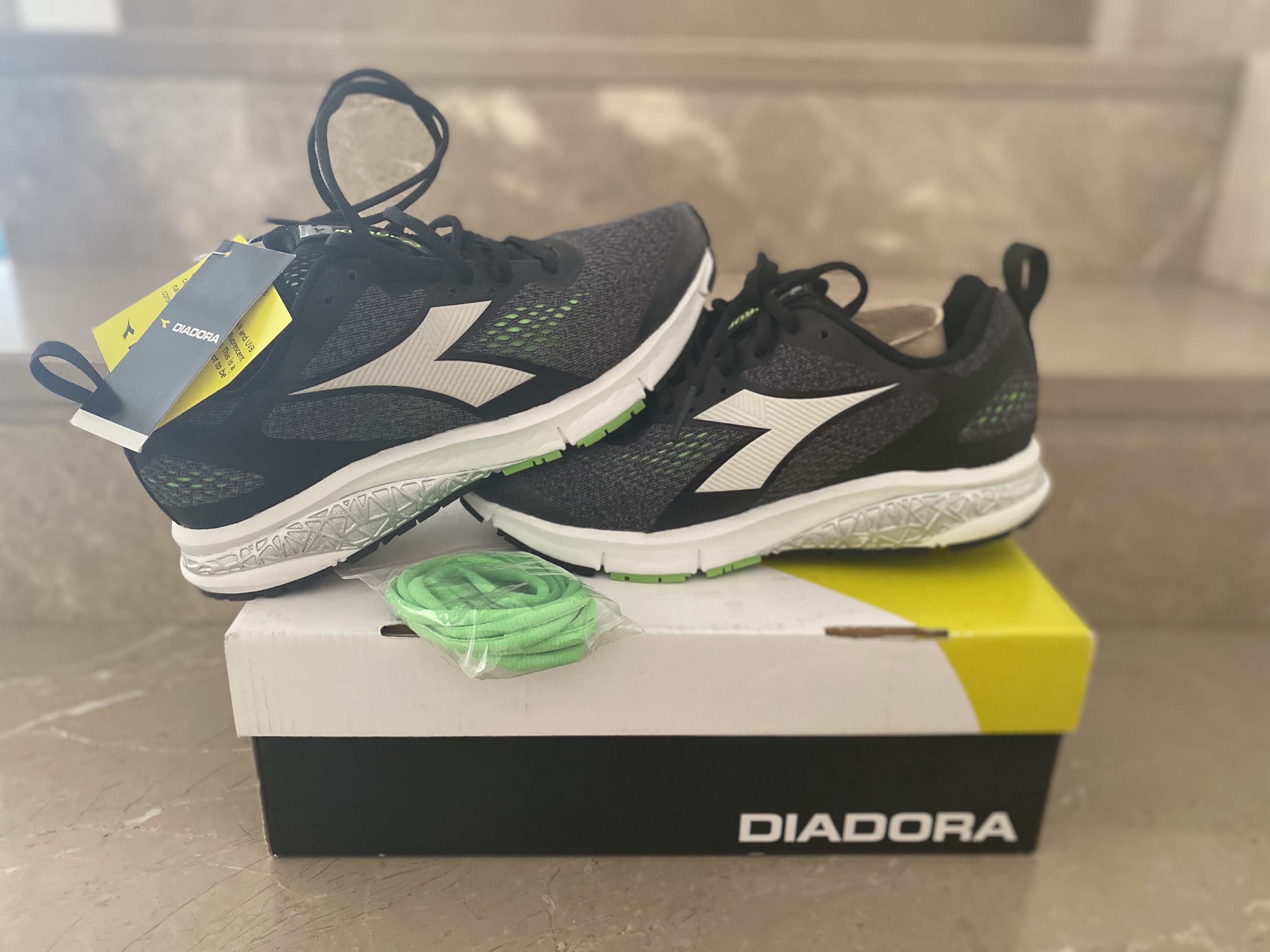 תמונה 1 ,נעליים Diadora למכירה בפרדס חנה-כרכור ביגוד ואביזרים  נעלי ספורט