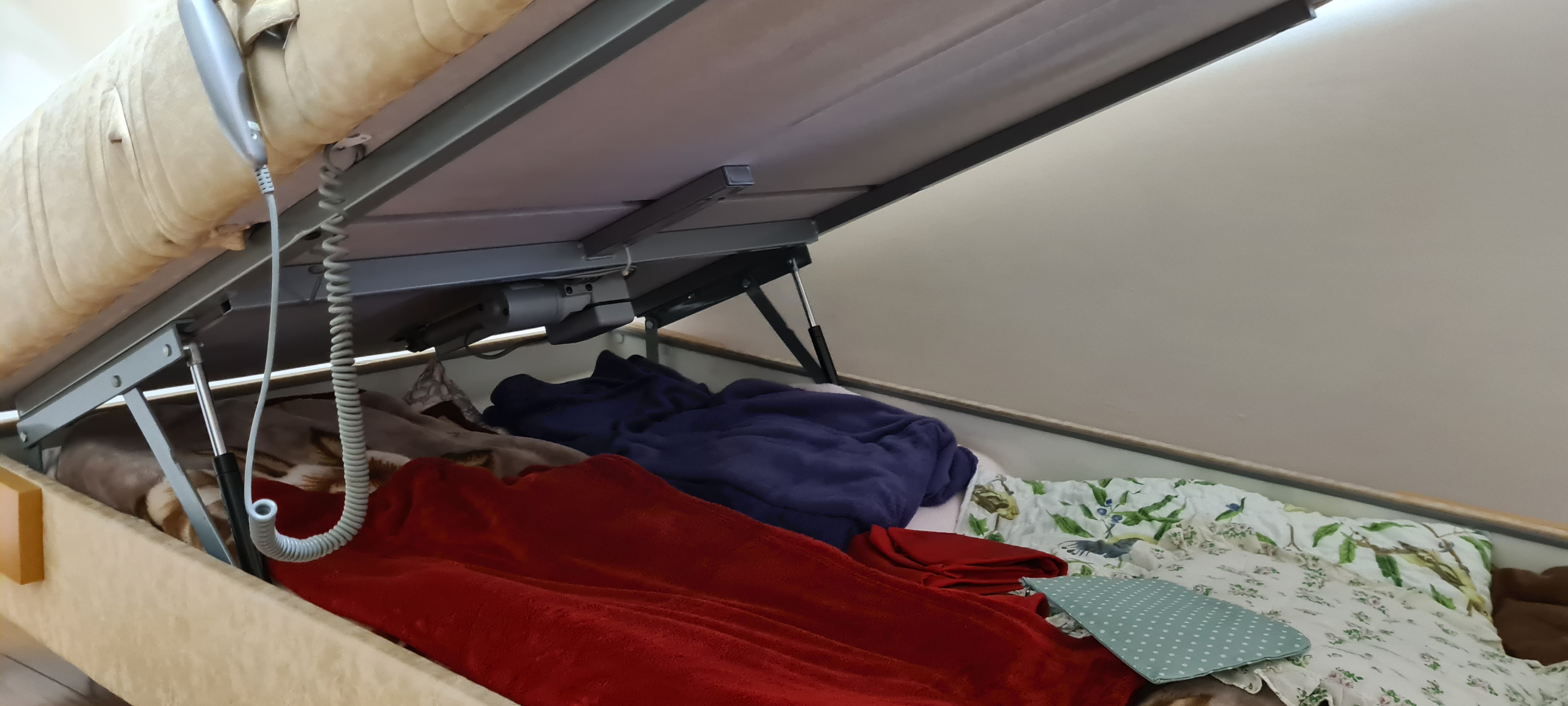 תמונה 8 ,מיטה וחצי ספפה במצב נדיר למכירה בנהריה ריהוט  מיטות