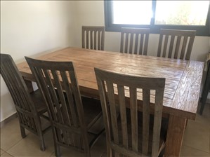 שולחן אוכל יפיפה עם 6 כסאות  