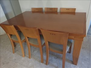 שולחן + שש כסאות 