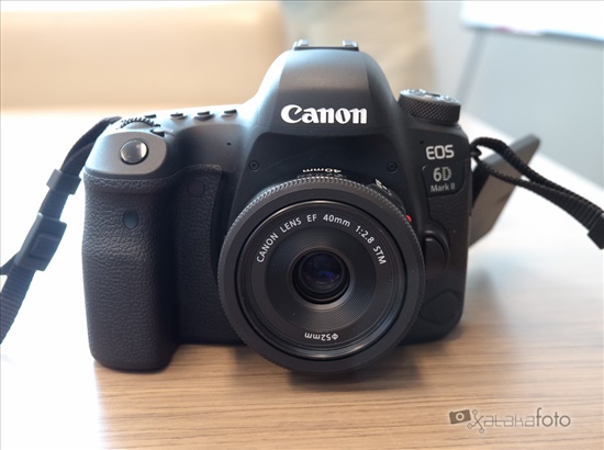 Canon EOS 6D Mark II DSLR Came 