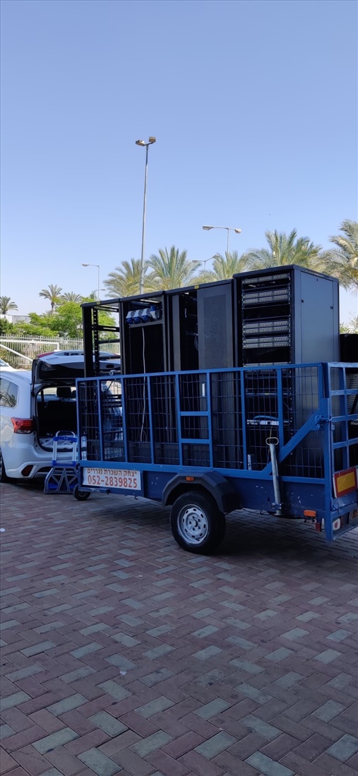 ארונות שרתים ותקשורת RACK