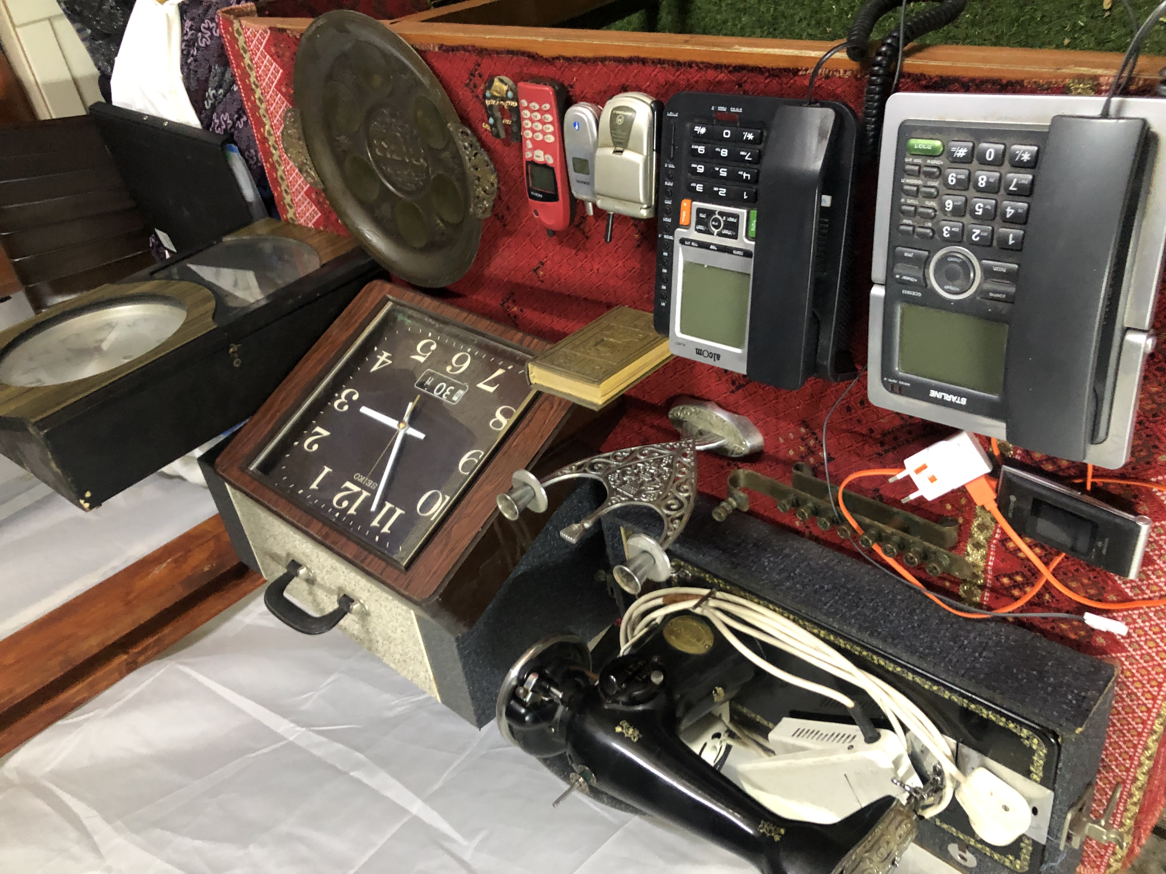 תמונה 1 ,מכונת תפירה, אוספים, טלפונים, למכירה בבית שמש אספנות  ענתיקות