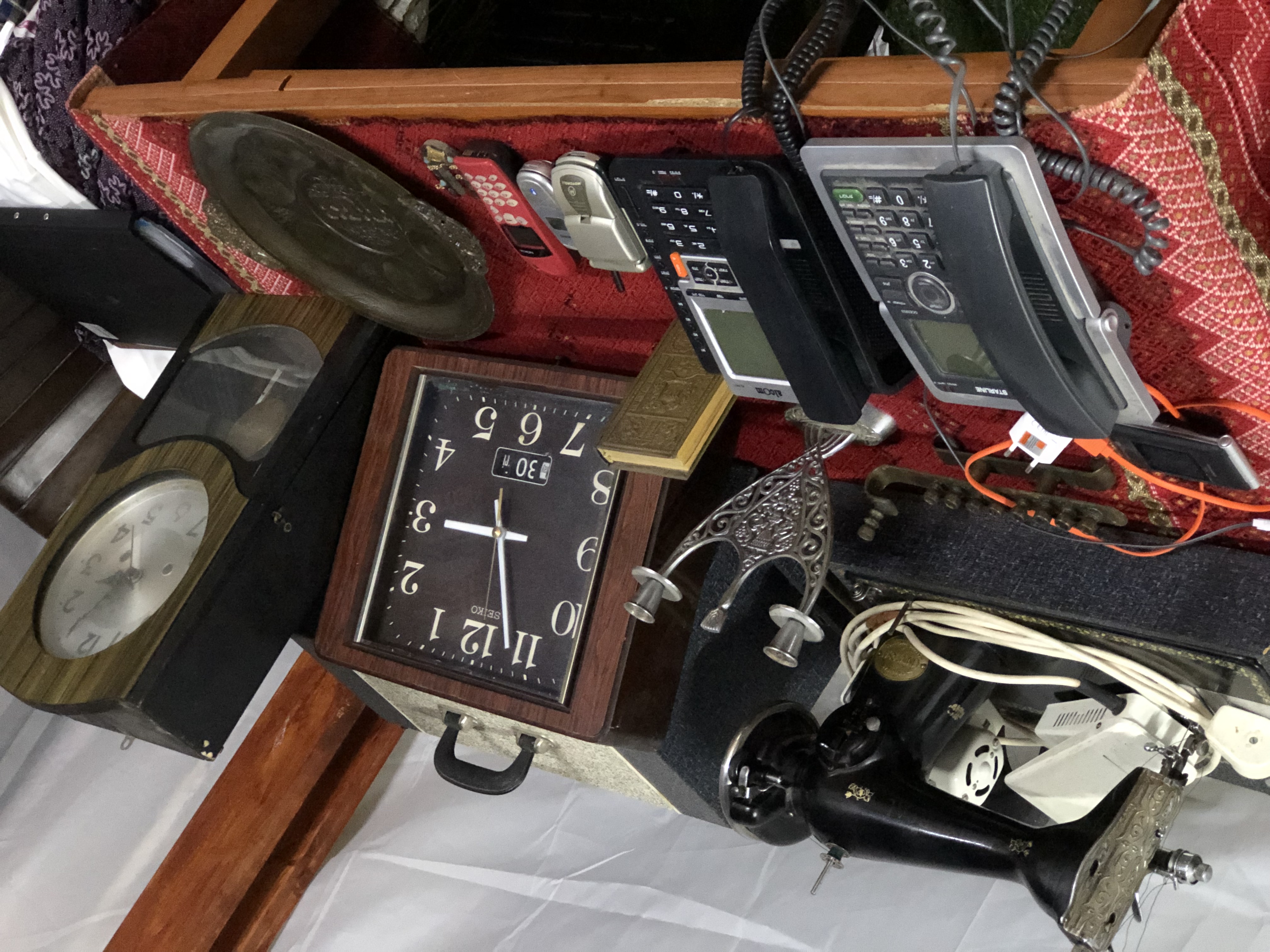 תמונה 7 ,מכונת תפירה, אוספים, טלפונים, למכירה בבית שמש אספנות  ענתיקות