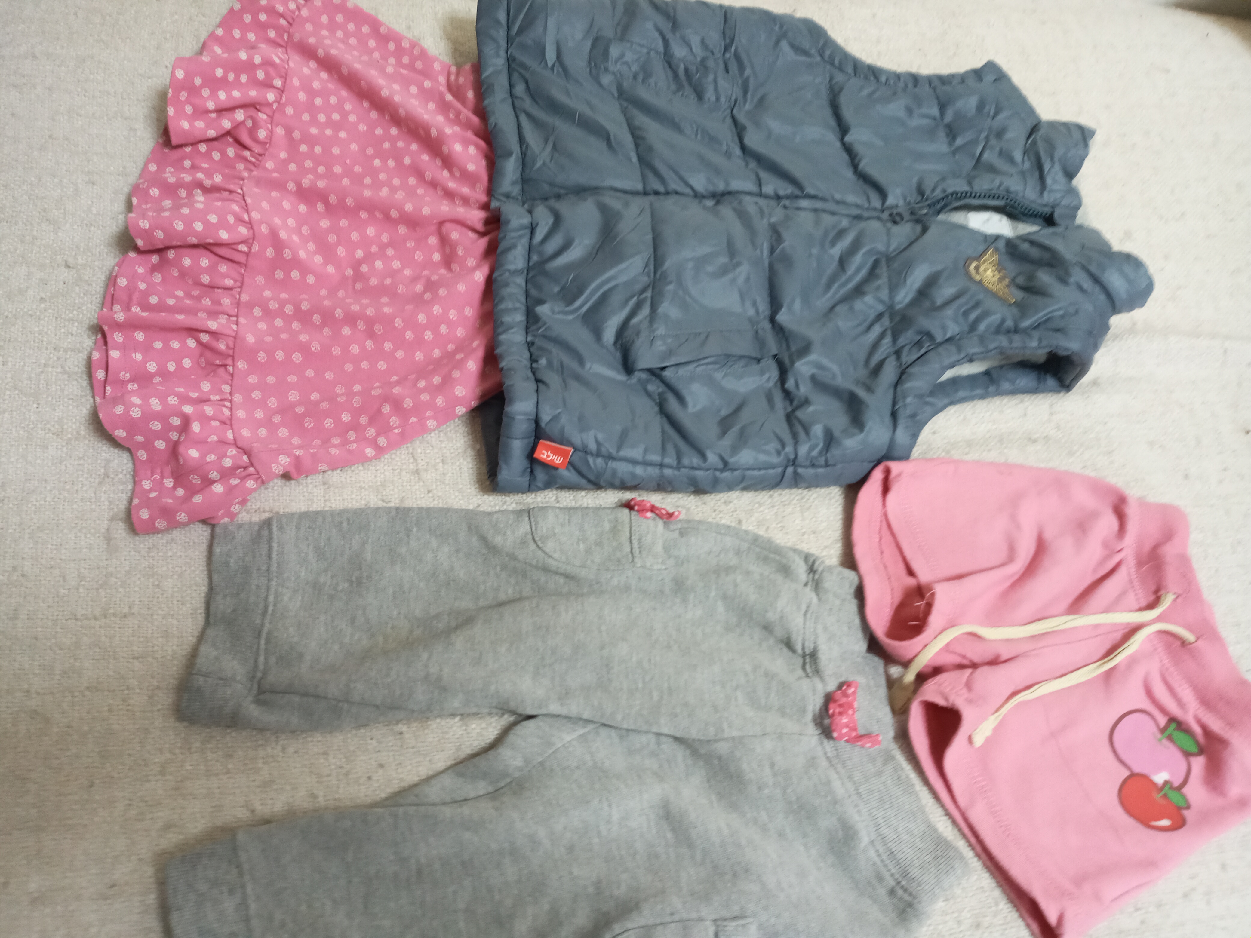 תמונה 3 ,בגדים עד שנתיים גם למסירה למכירה בראשון לציון לתינוק ולילד  ביגוד והנעלה