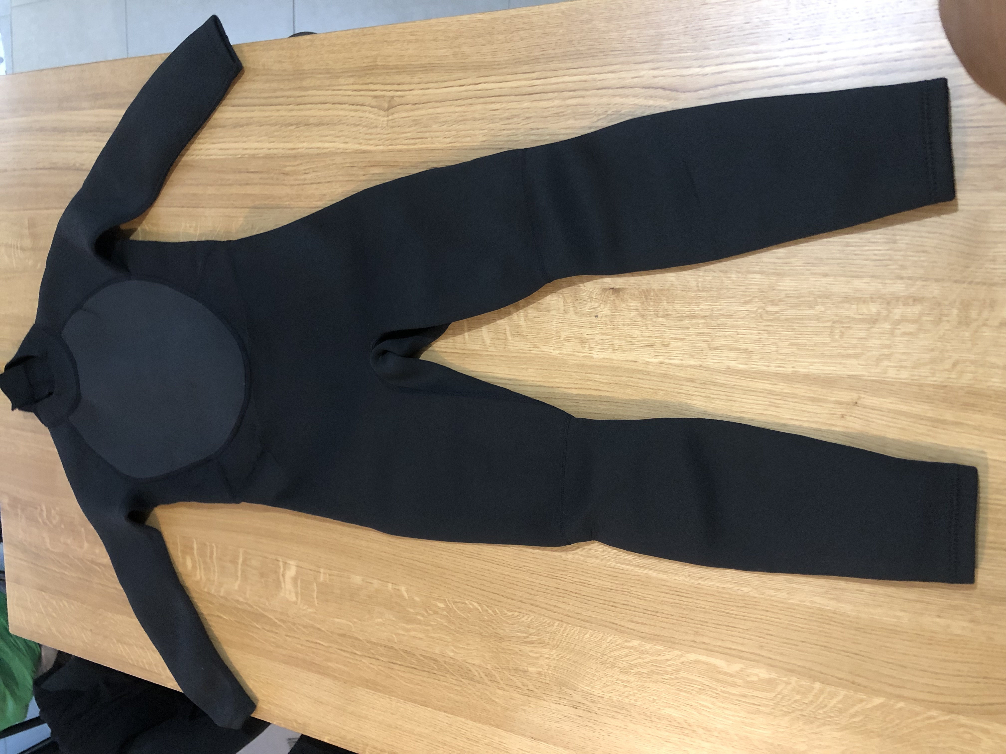 תמונה 1 ,חליפת גלישה מקצועית למכירה בהרצליה ציוד ספורט  ספורט ים