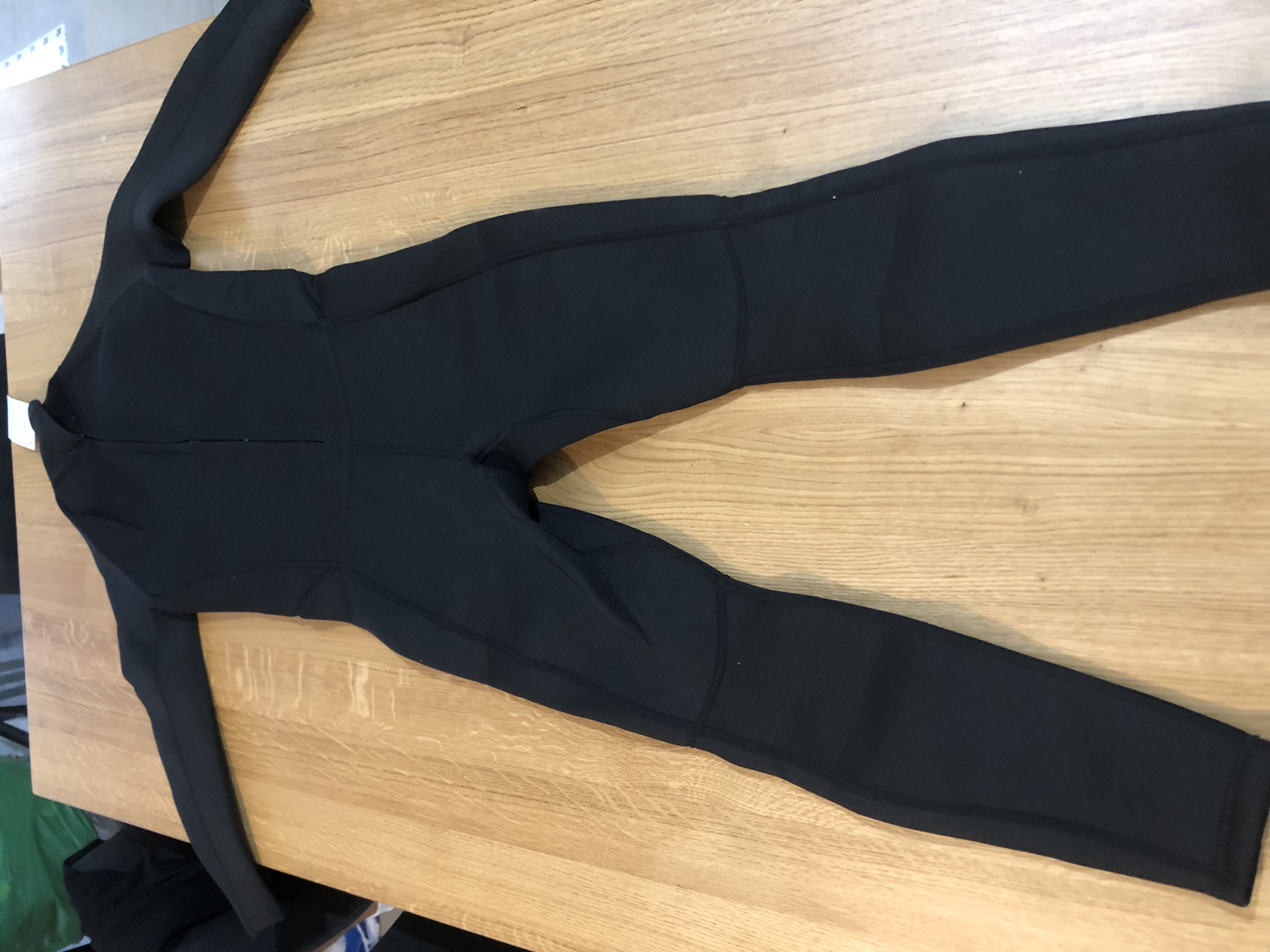 תמונה 3 ,חליפת גלישה מקצועית למכירה בהרצליה ציוד ספורט  ספורט ים