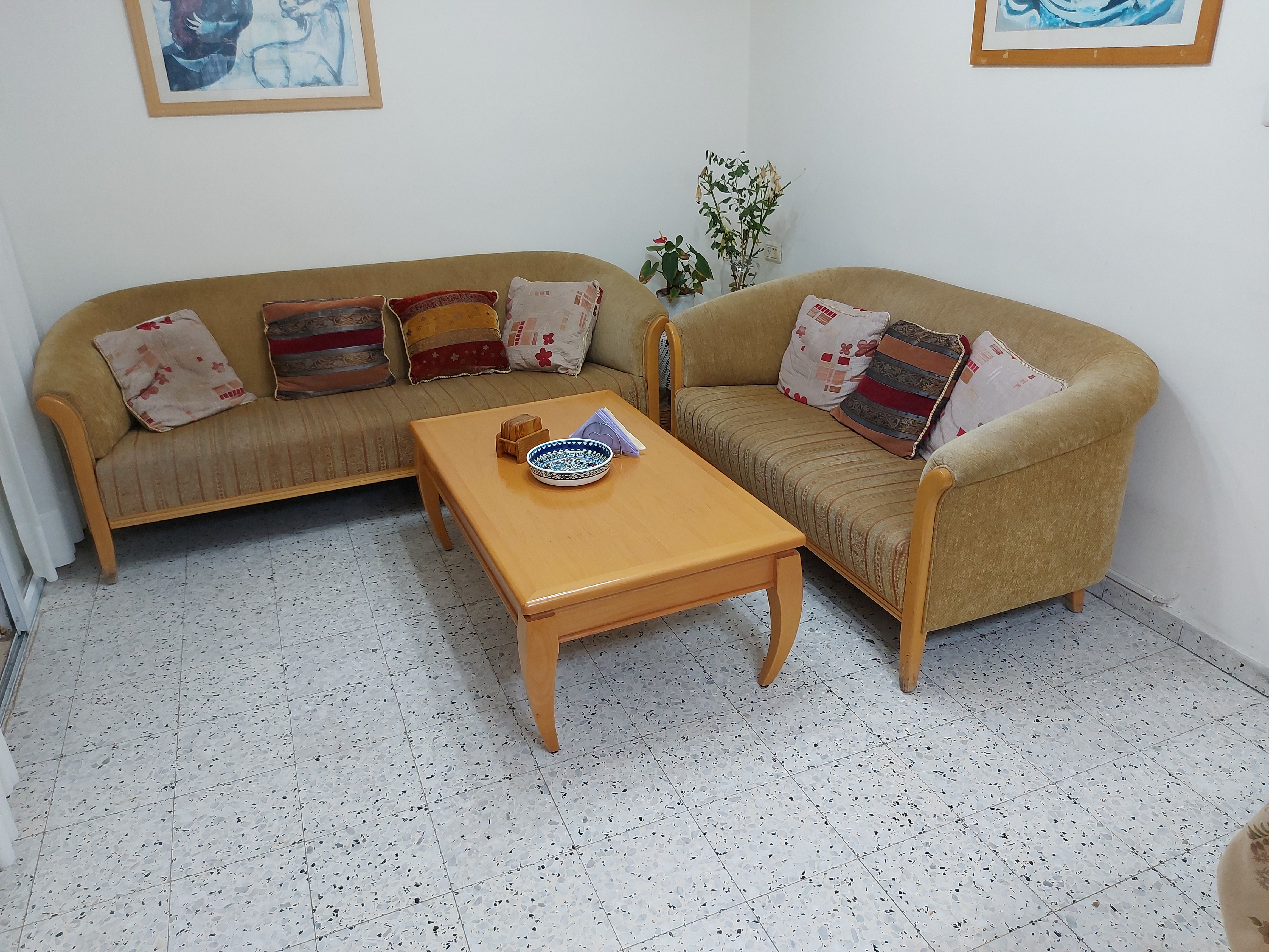 תמונה 1 ,סלון 3+2+ שולחן למכירה בירושלים ריהוט  סלון