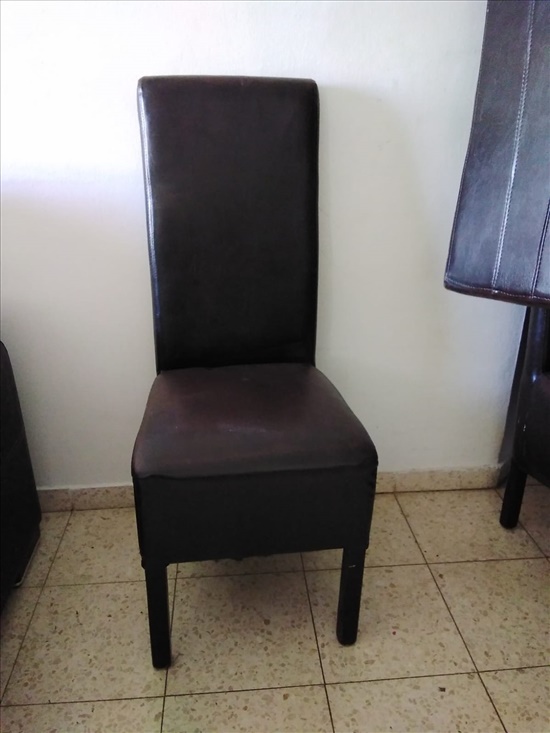 תמונה 1 ,8 כסאות מעץ מלא דורשים חיזוק למכירה בירושלים ריהוט  כיסאות