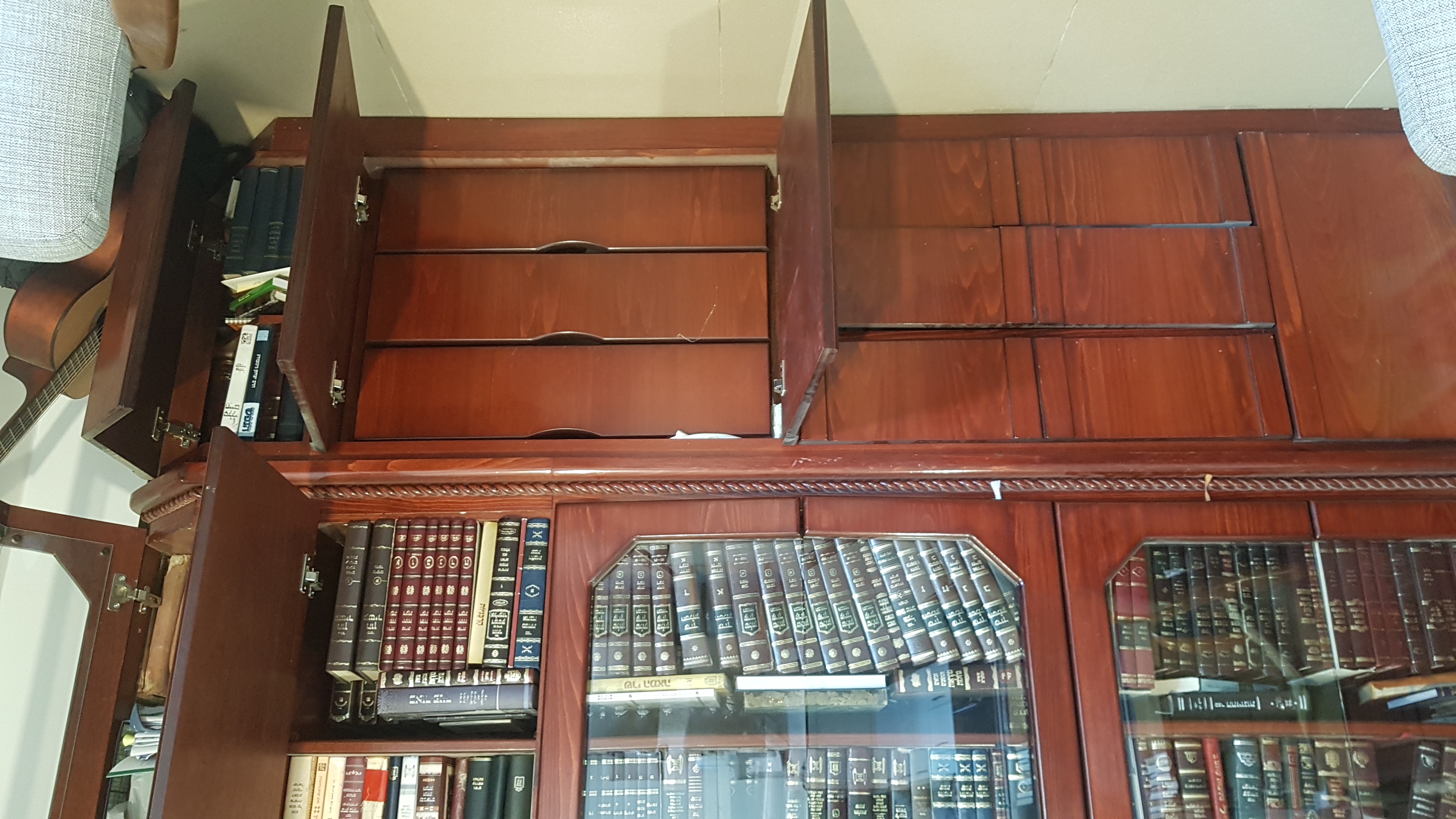 תמונה 2 ,ספריה לספרי קודש מיוחדת  למכירה בירושלים ריהוט  ספריה