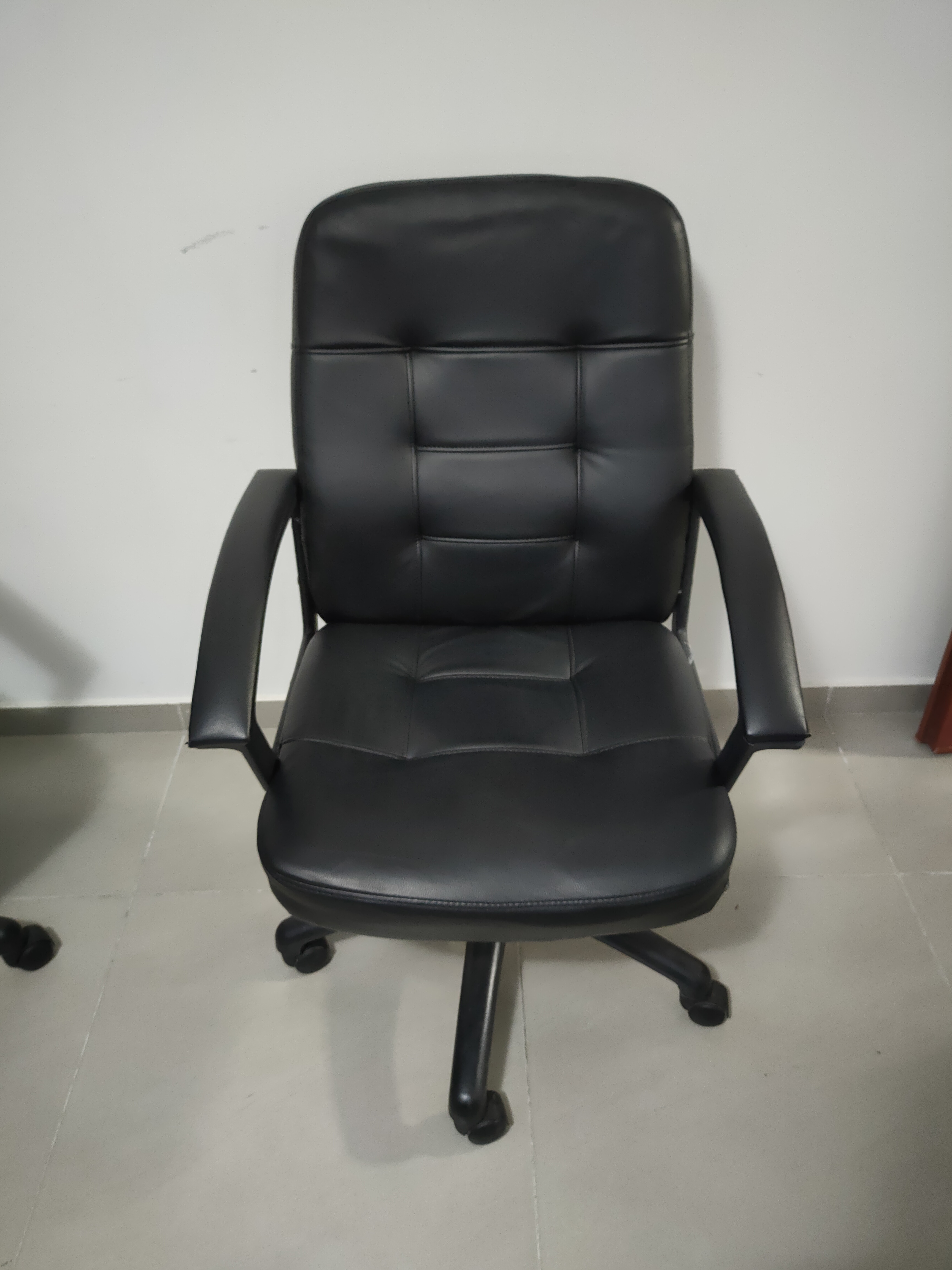 תמונה 6 ,כסא מנהלים אורטופדי דמוי עור למכירה בירושלים ציוד לעסקים  שולחנות וכסאות