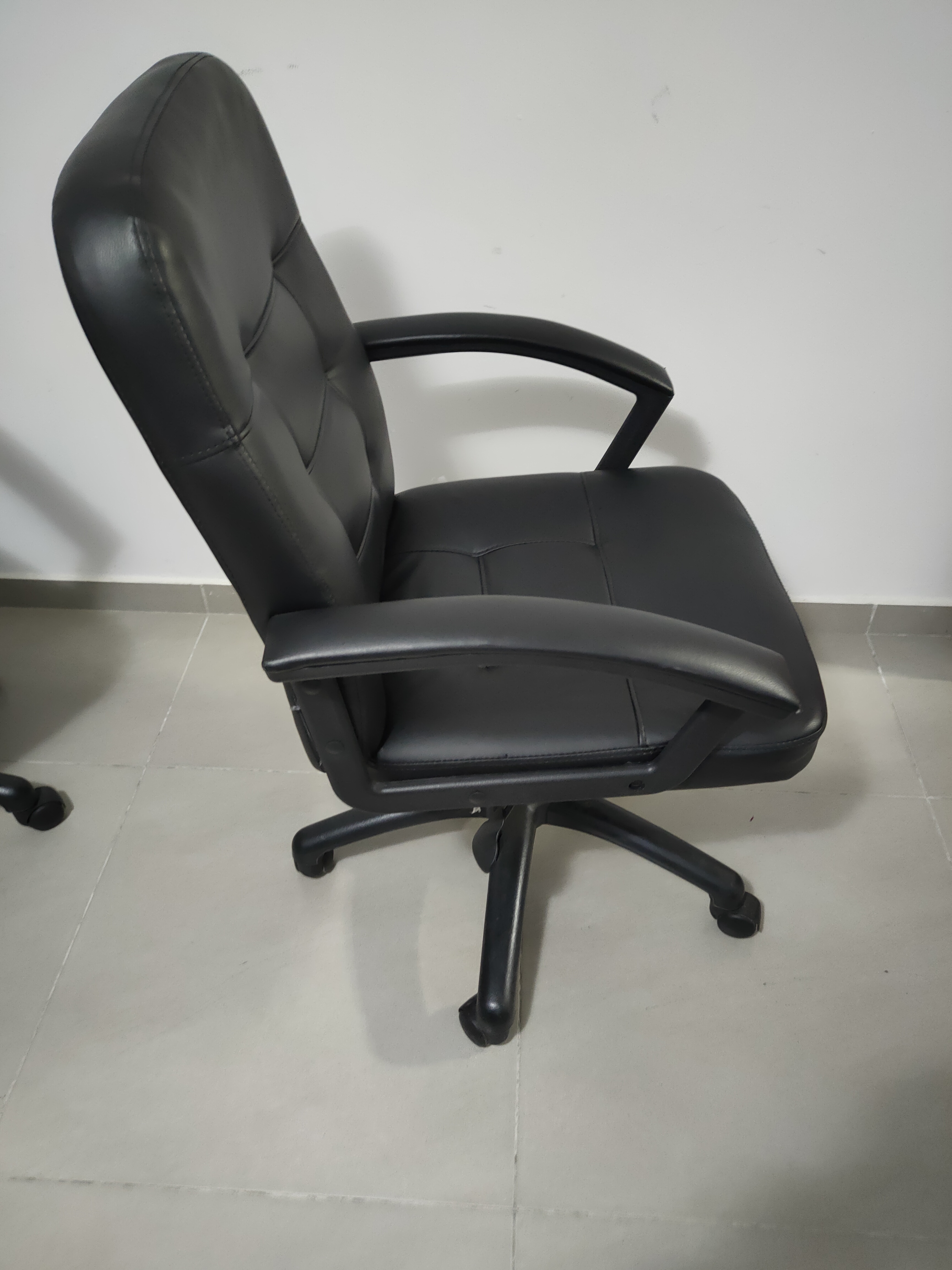 תמונה 4 ,כסא מנהלים אורטופדי דמוי עור למכירה בירושלים ציוד משרדי  ריהוט משרדי