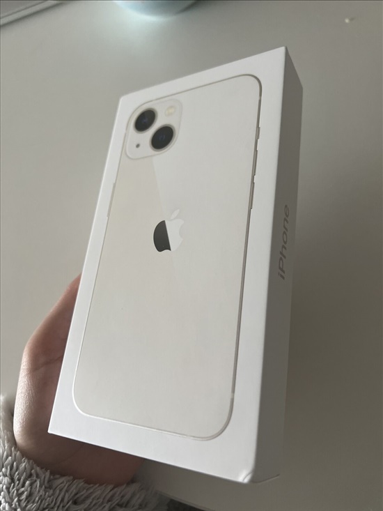 Apple iPhone 13 