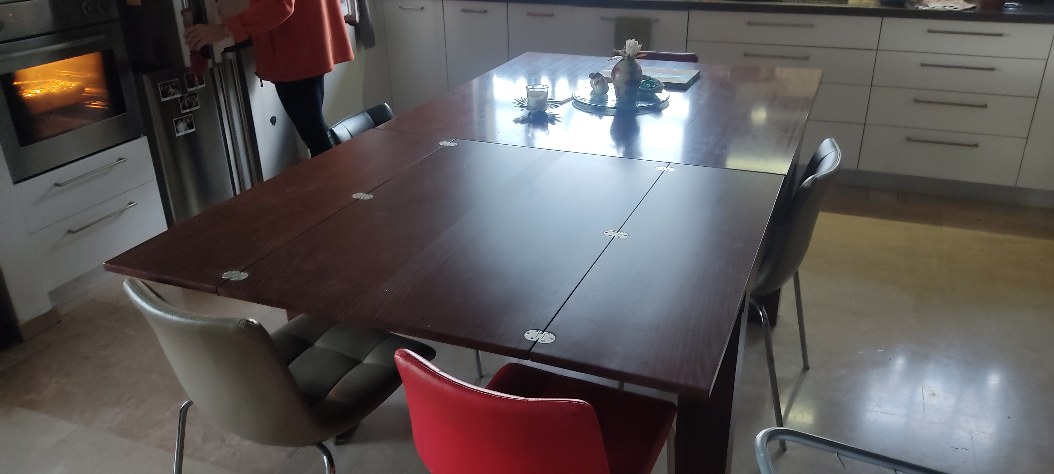 תמונה 1 ,שולחן אוכל ו6 כסאות למכירה בשואבה ריהוט  שולחנות