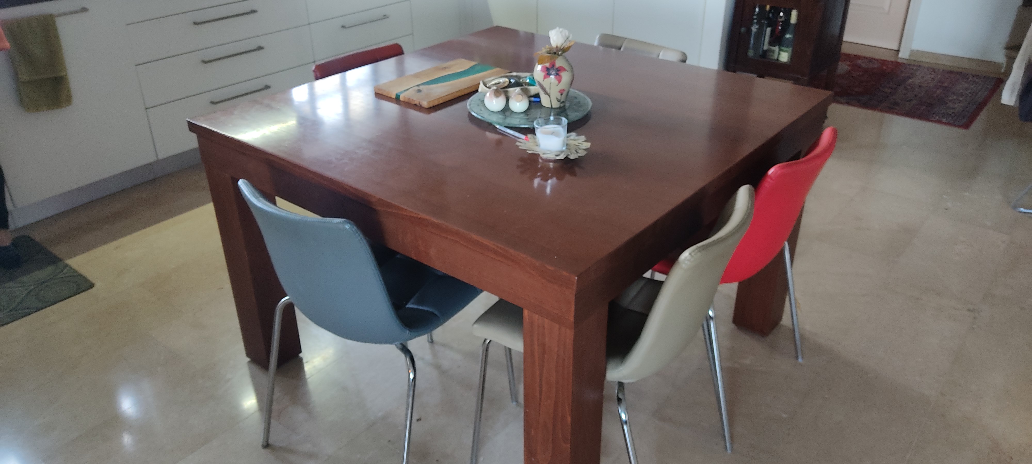 תמונה 2 ,שולחן אוכל ו6 כסאות למכירה בשואבה ריהוט  שולחנות