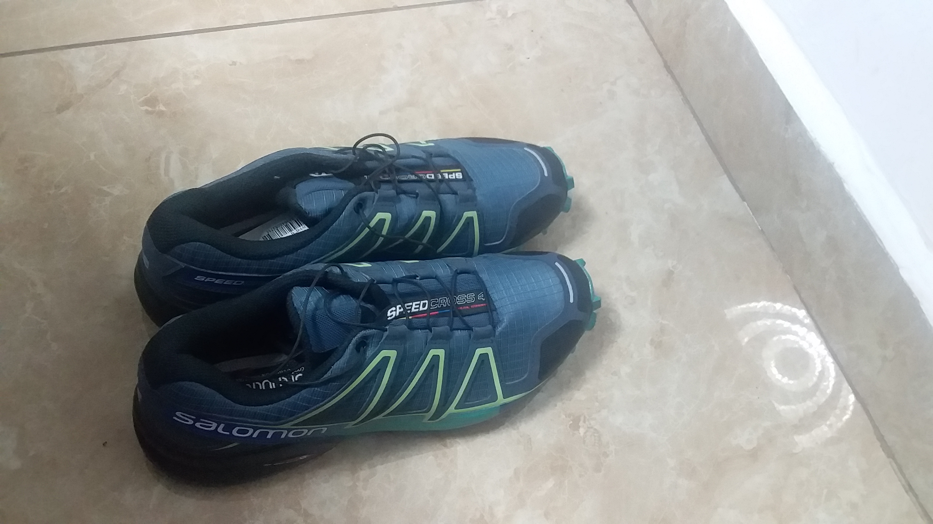 תמונה 2 ,נעלי ספורט חברת סלומון למכירה בירושלים ביגוד ואביזרים  נעלי ספורט