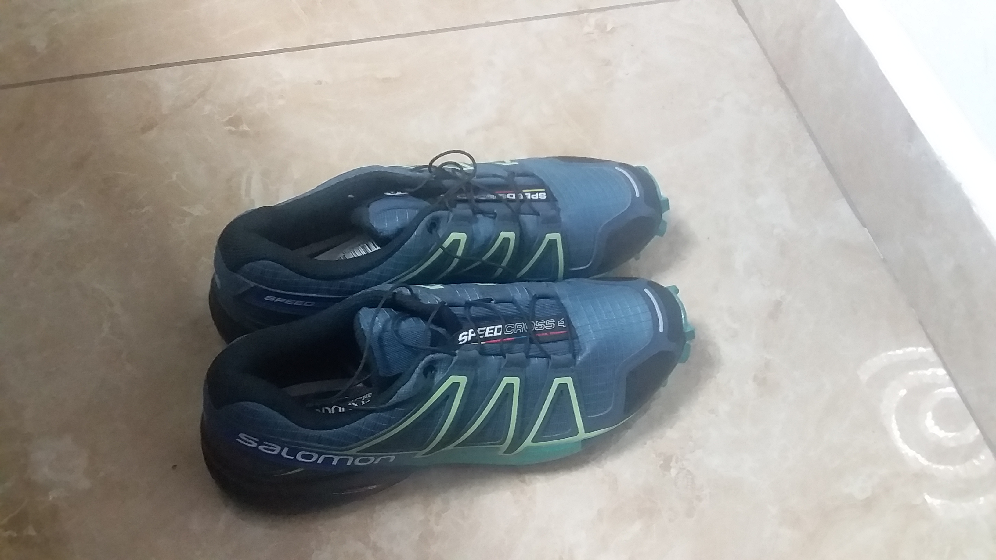 תמונה 1 ,נעלי ספורט חברת סלומון למכירה בירושלים ביגוד ואביזרים  נעלי ספורט