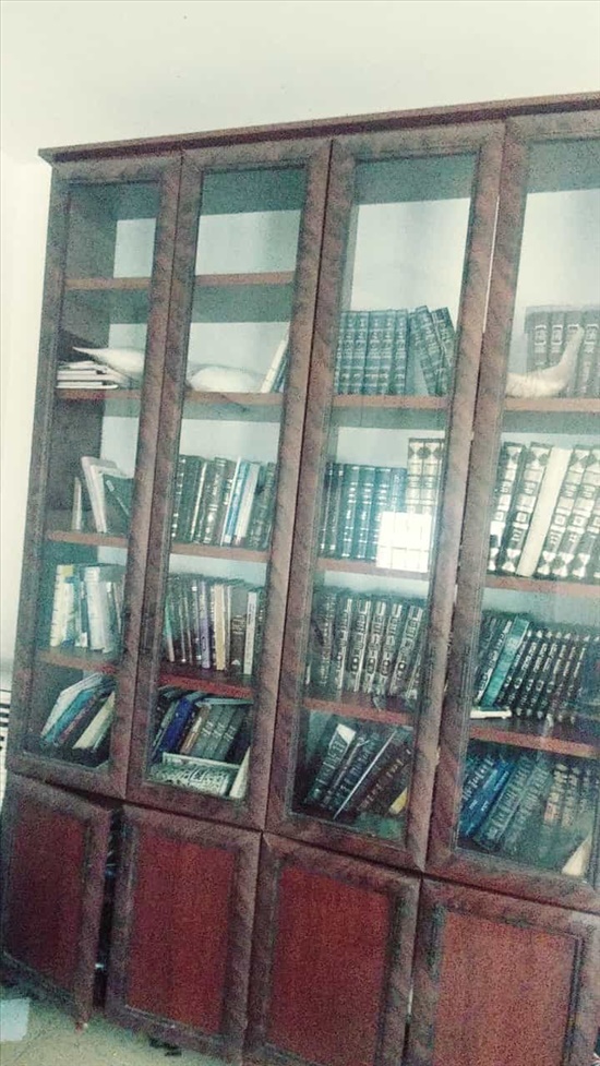 תמונה 1 ,ארון ספריה למכירה בביתרעילת ריהוט  ספריה