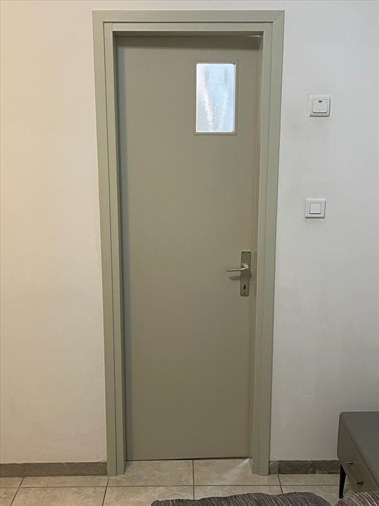 תמונה 1 ,דלת למקלחת / חדר למכירה במודיעיןמכביםרעות ריהוט  דלתות