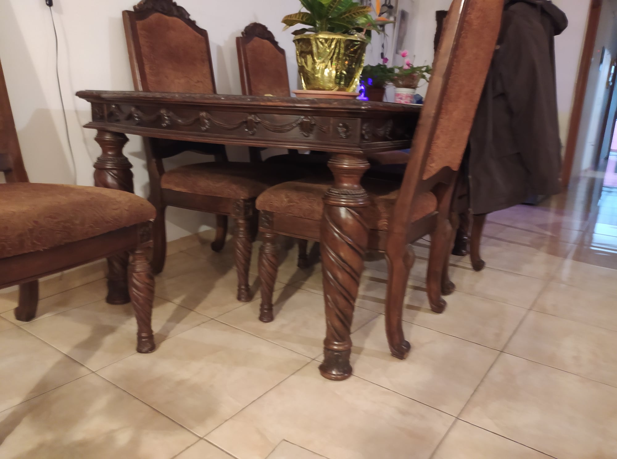 תמונה 1 ,שולחן אוכל ו8 כסאות למכירה בחיפה ריהוט  פינת אוכל