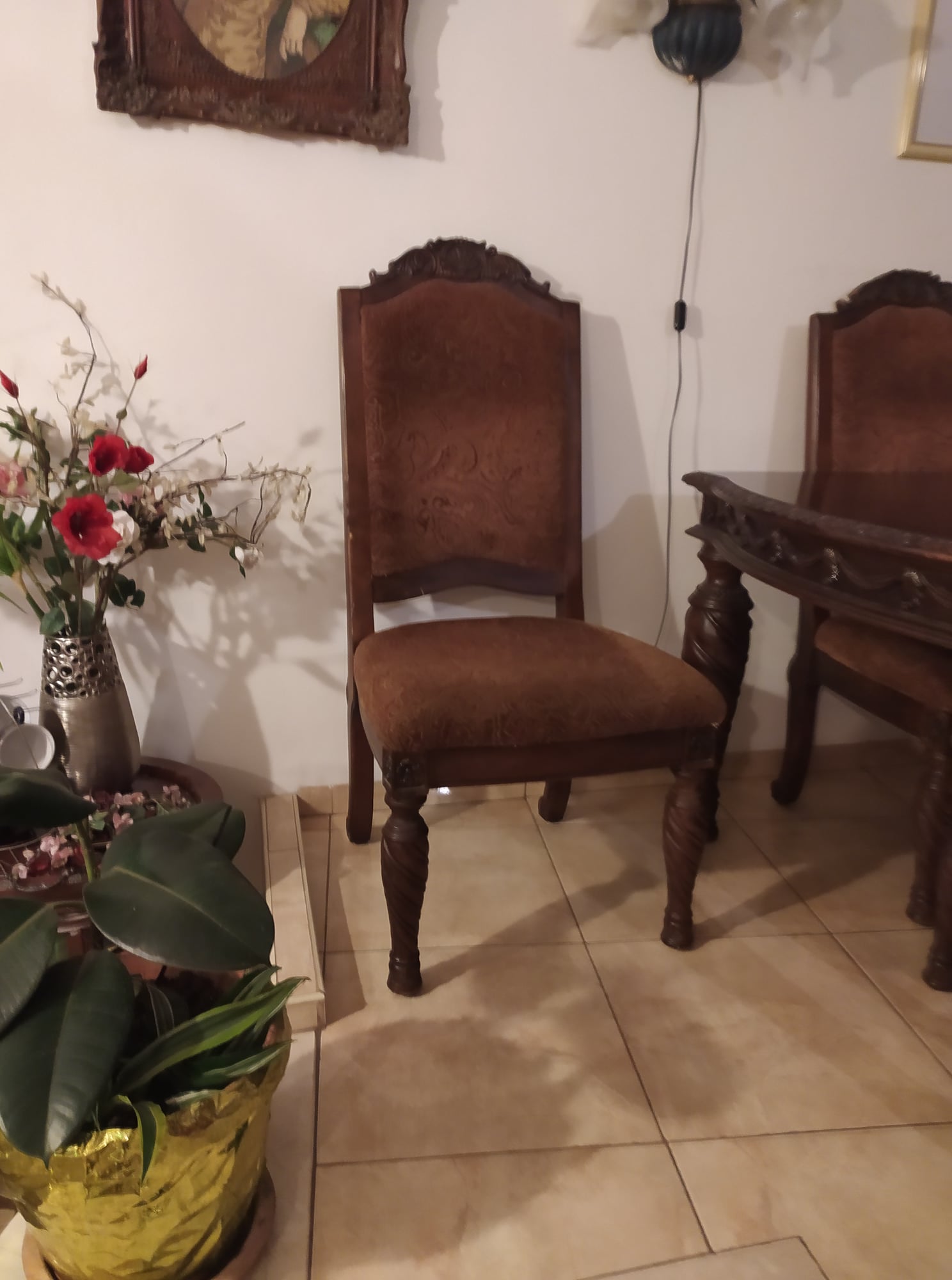 תמונה 5 ,שולחן אוכל ו8 כסאות למכירה בחיפה ריהוט  פינת אוכל