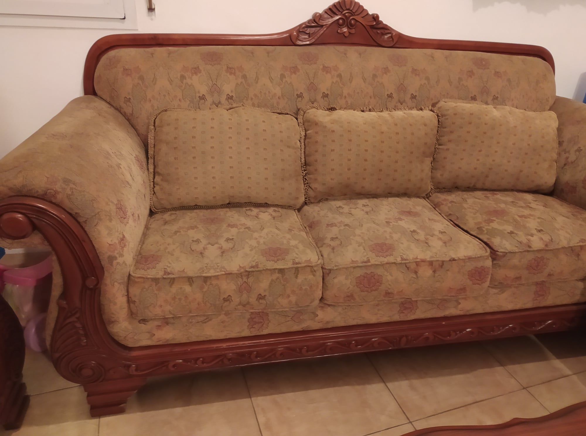 תמונה 2 ,ספה שלוש מושבים ,שנים וכרוסא ב למכירה בחיפה ריהוט  סלון