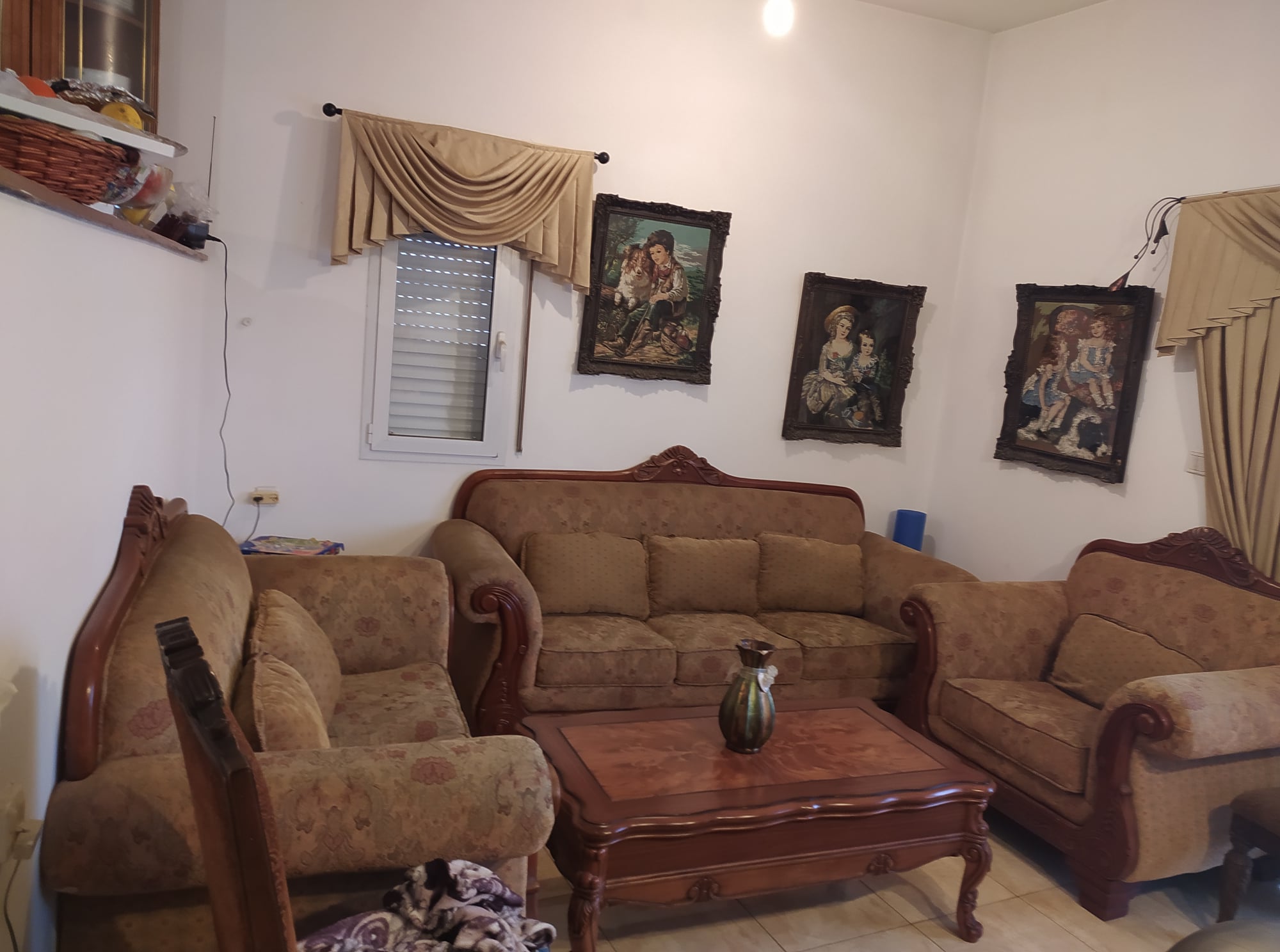תמונה 3 ,ספה שלוש מושבים ,שנים וכרוסא ב למכירה בחיפה ריהוט  סלון