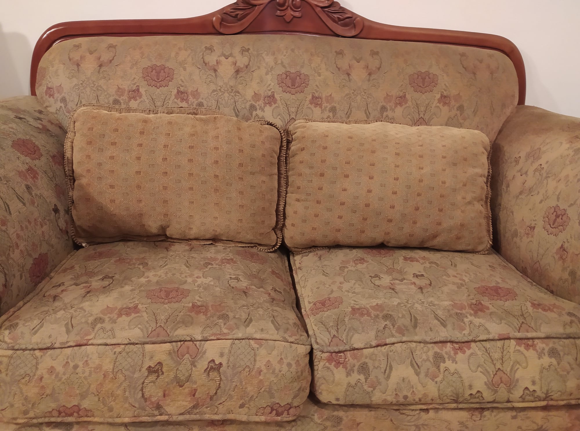 תמונה 4 ,ספה שלוש מושבים ,שנים וכרוסא ב למכירה בחיפה ריהוט  סלון