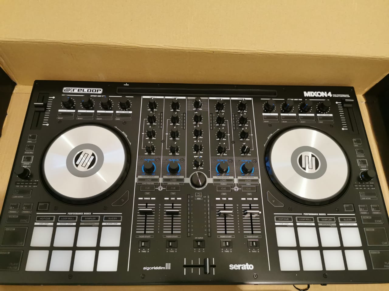 תמונה 2 ,Reloop DJ Controller Mixon 4a למכירה בRaj ציוד לדיג'יי ואולפנים  מיקסר