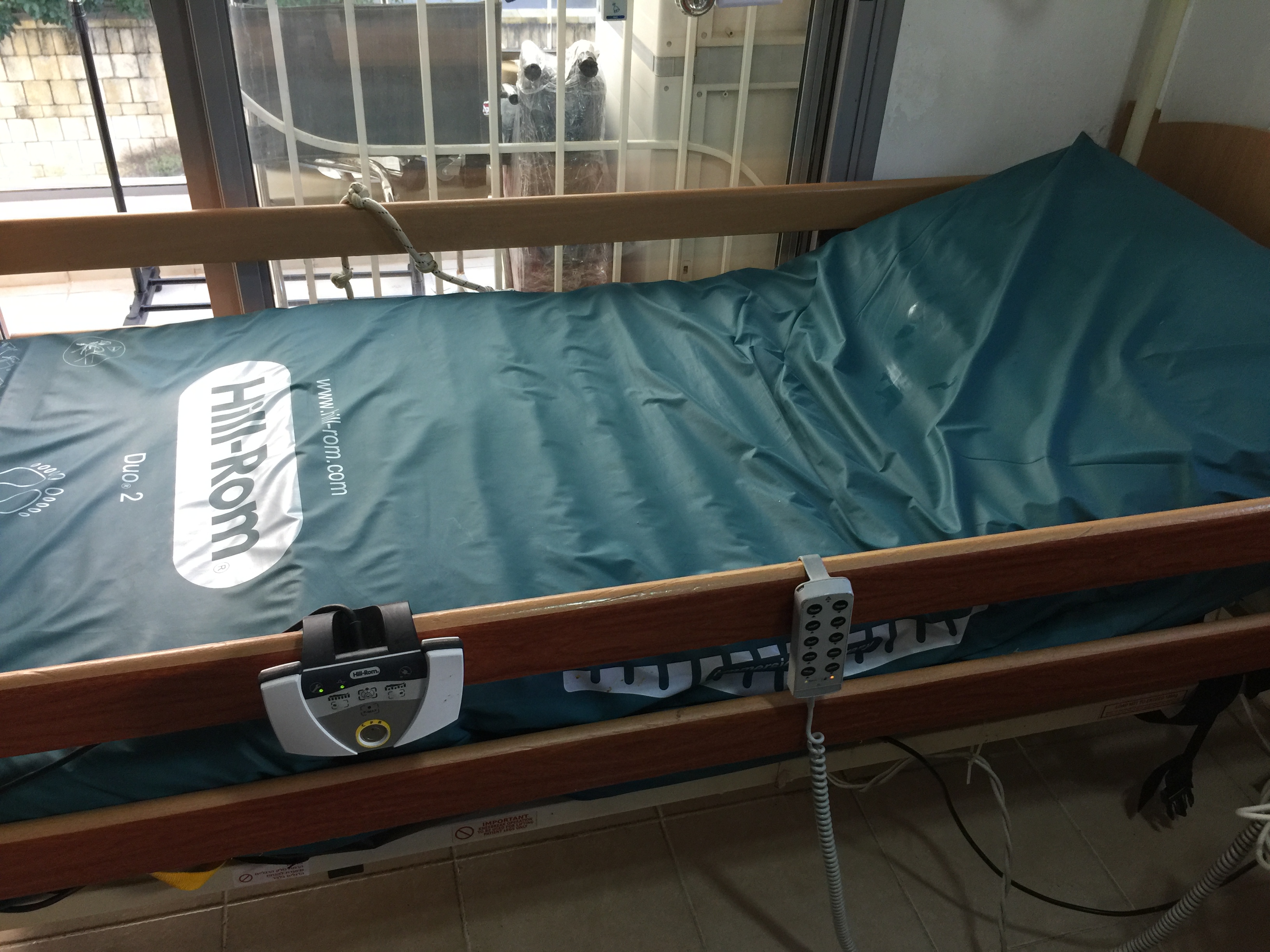 תמונה 1 ,מיטה חשמלית ומזרון HILL-ROM למכירה בפתח תקווה ציוד סיעודי/רפואי  מיטה