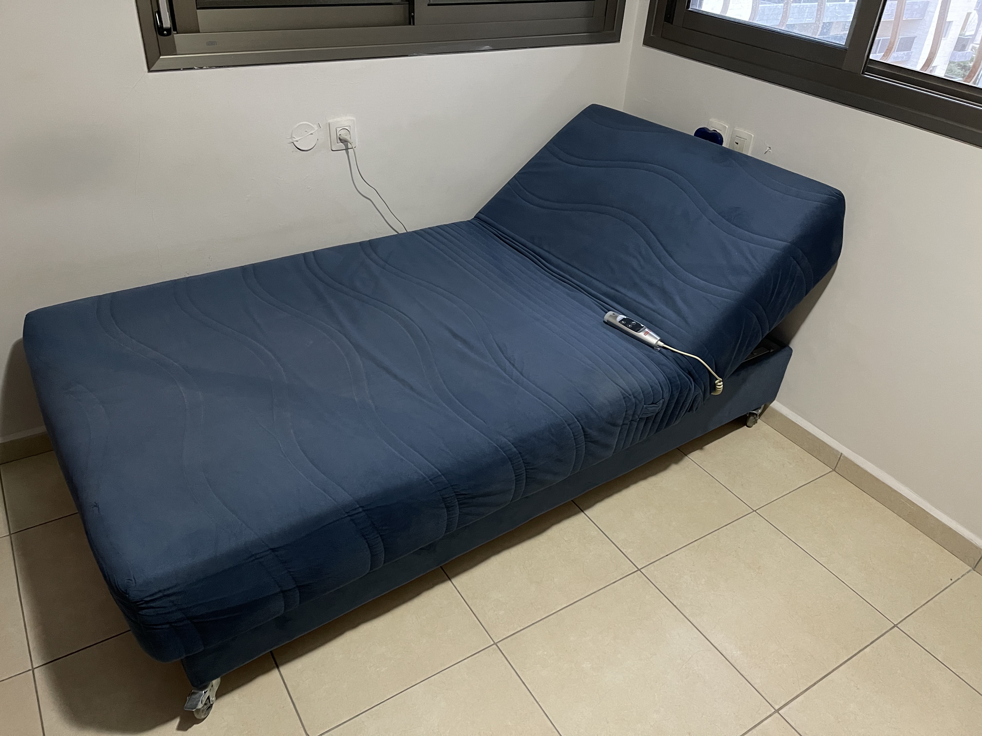 תמונה 1 ,מיטה מתכוונת חשמלית למכירה בפתח תקווה ריהוט  מיטות