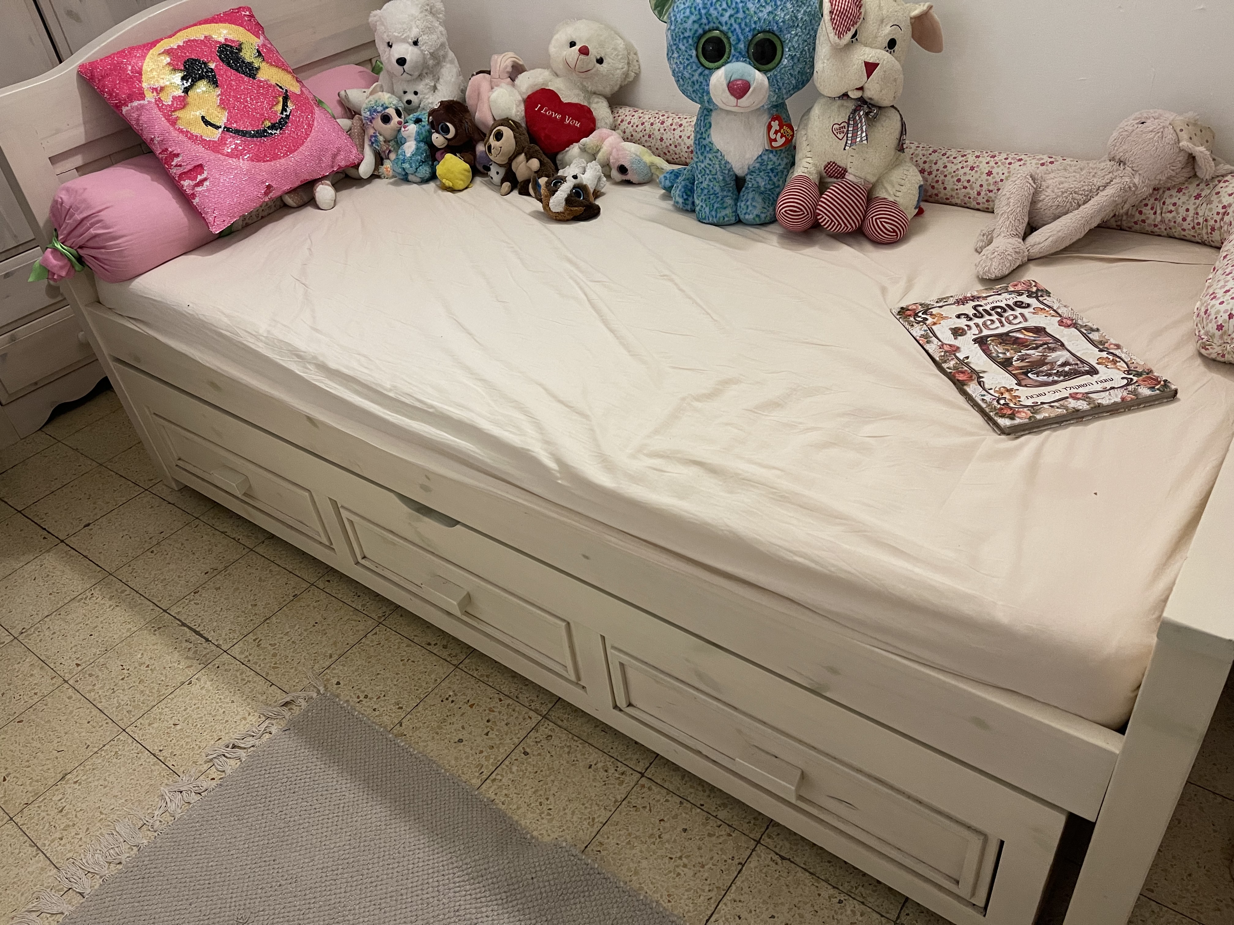 תמונה 1 ,מיטה של עצמלא עם מזרן ויסקו  למכירה בתל אביב ריהוט  ריהוט לחדרי ילדים