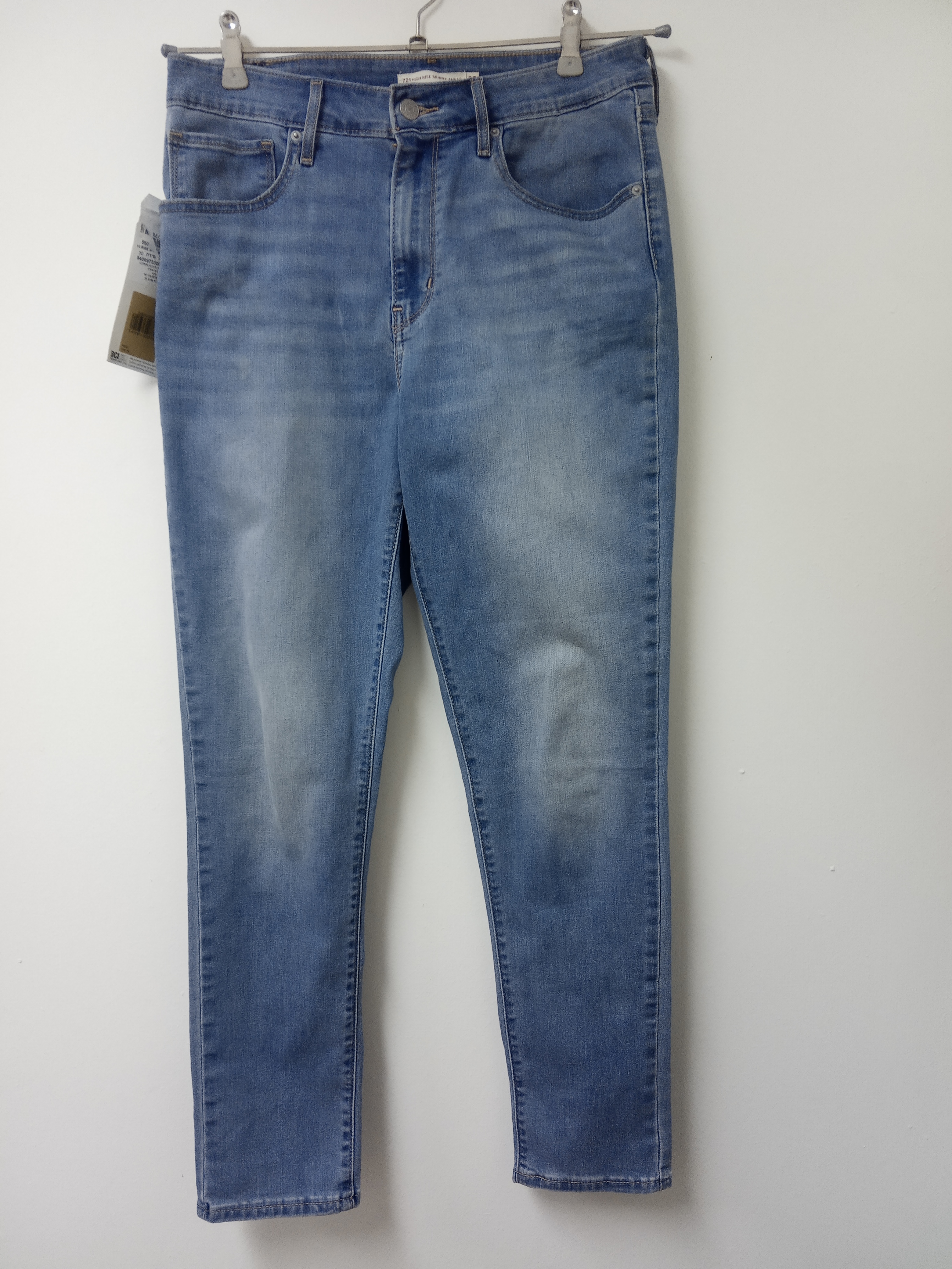 תמונה 2 ,ג'ינס ליווייס חדש עם תוית מידה למכירה בתל אביב ביגוד ואביזרים  ג'ינסים ומכנסיים