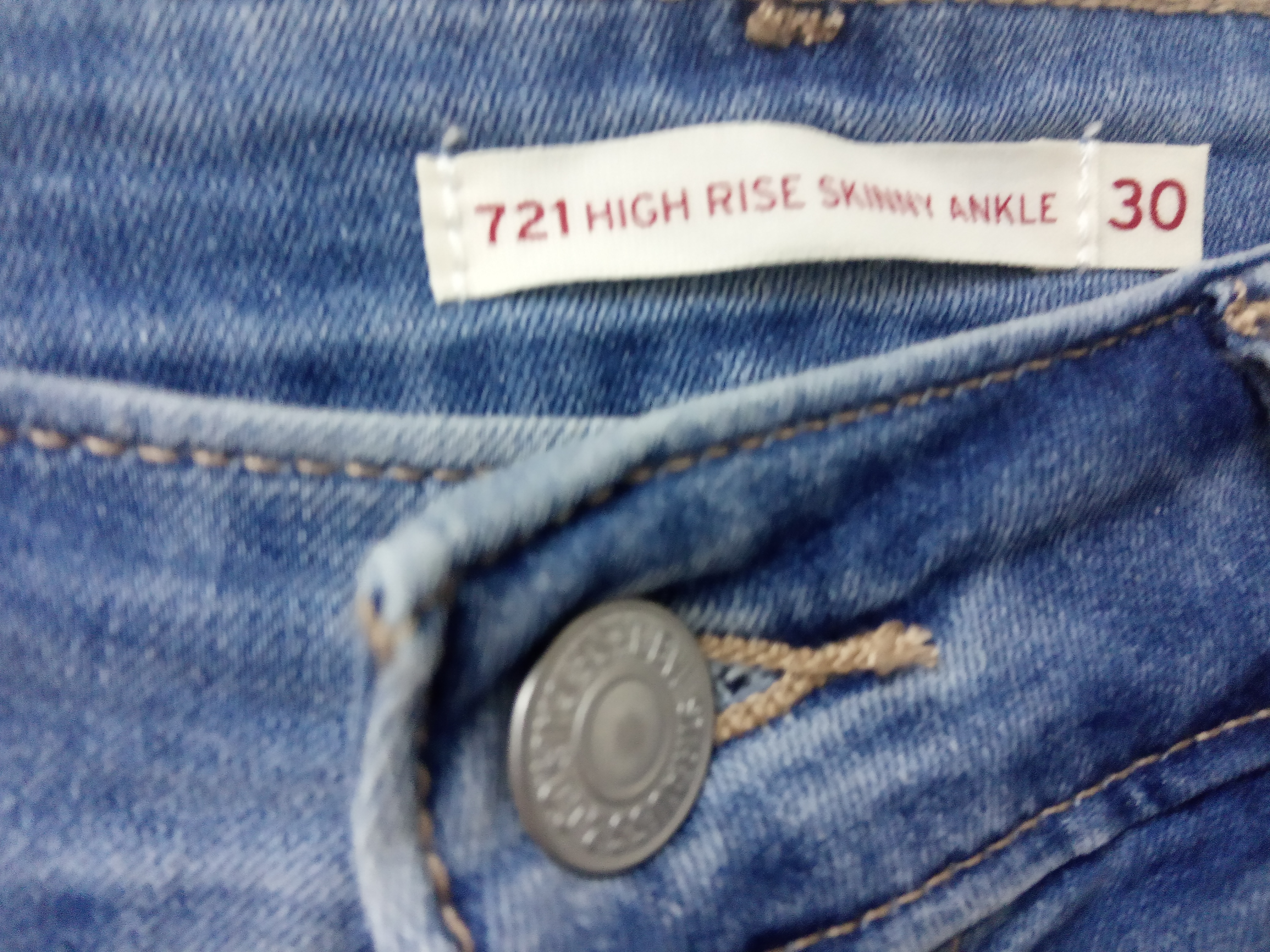 תמונה 7 ,ג'ינס ליווייס חדש עם תוית מידה למכירה בתל אביב ביגוד ואביזרים  ג'ינסים ומכנסיים