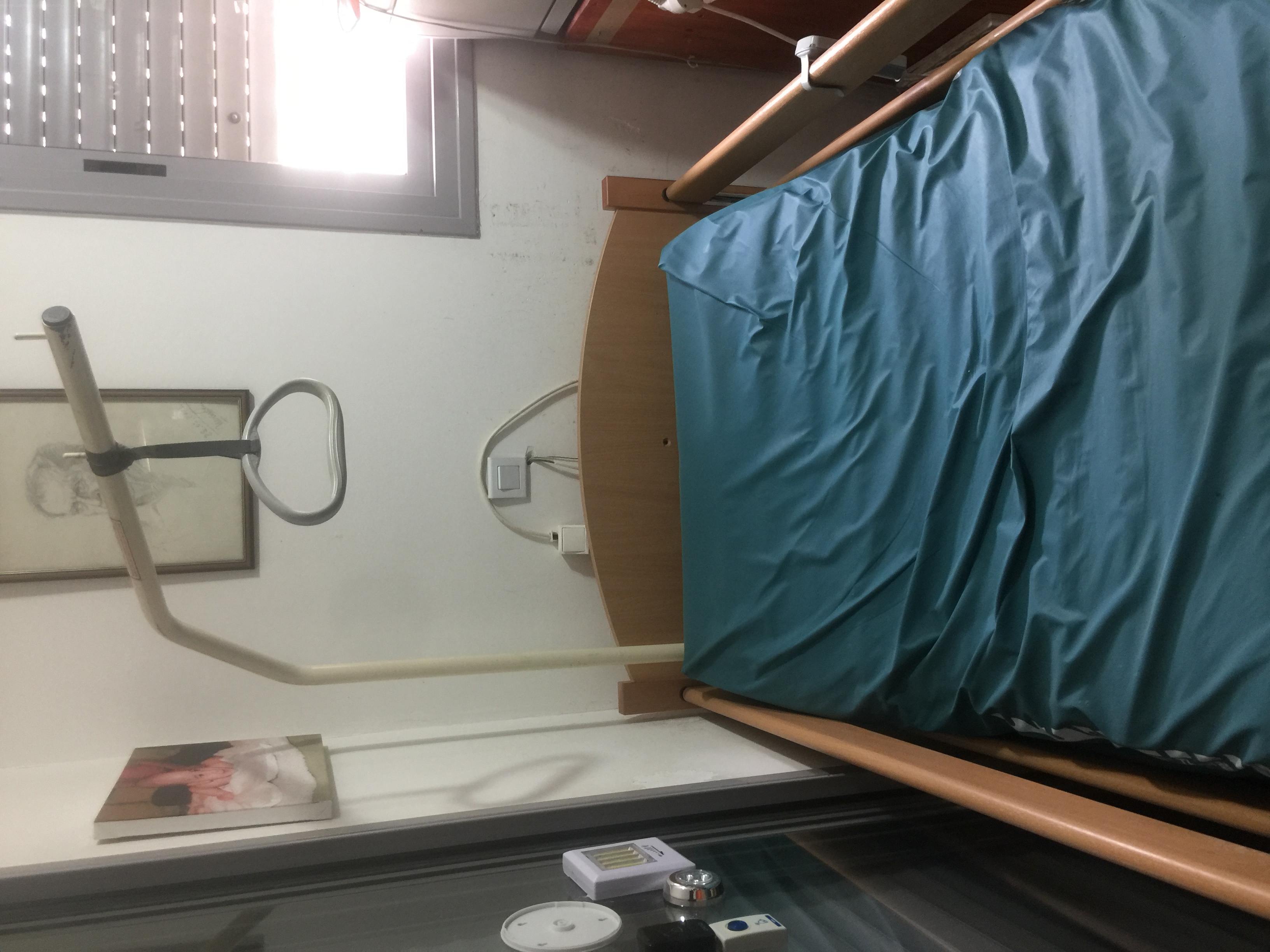 תמונה 3 ,מיטה חשמלית ומזרון HILL-ROM למכירה בפתח תקווה ציוד סיעודי/רפואי  מיטה