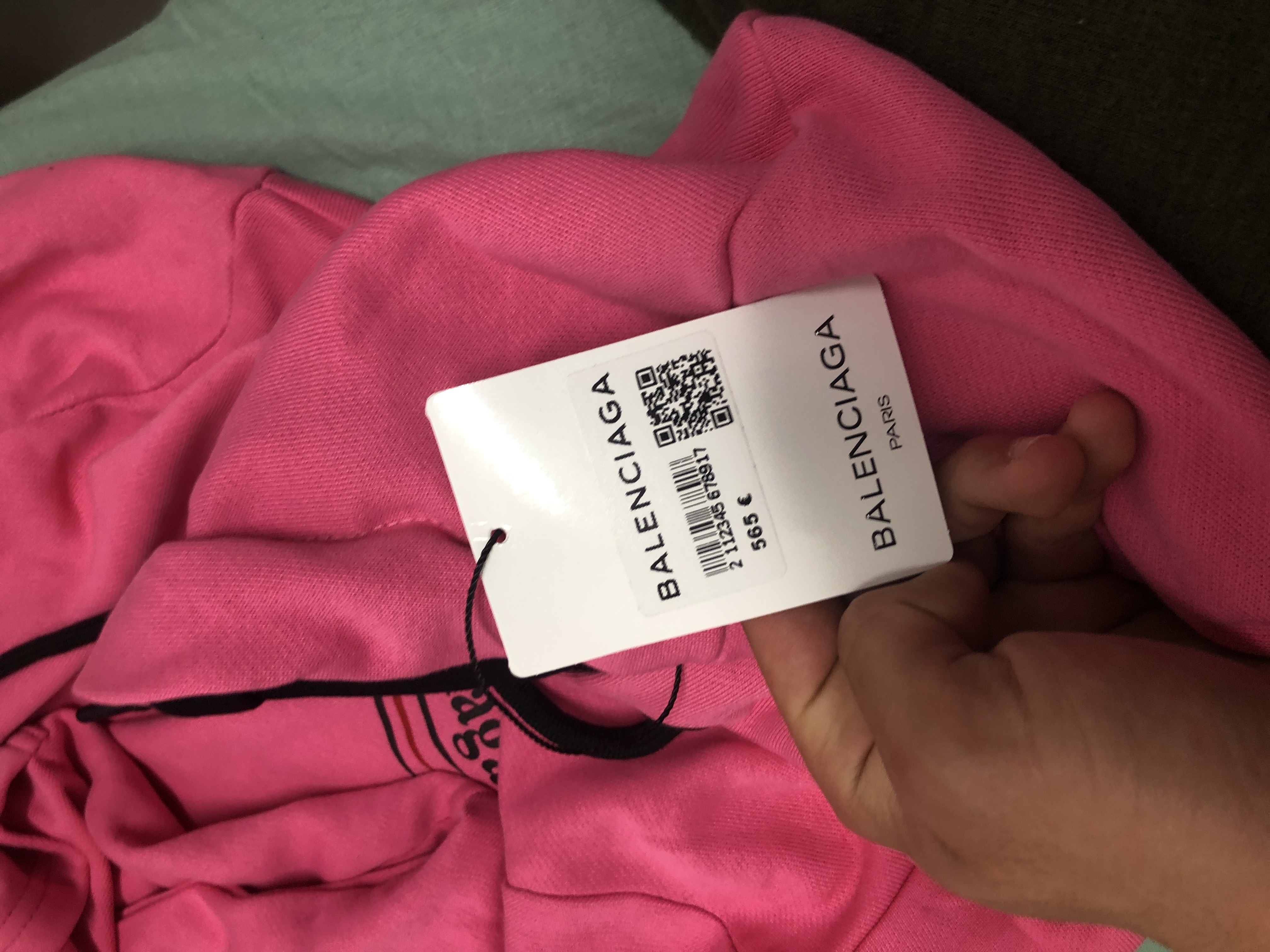 תמונה 3 ,סוויטשירט Balenciaga  למכירה בKfar Saba יד-שניה לנשים  בגדי נשים