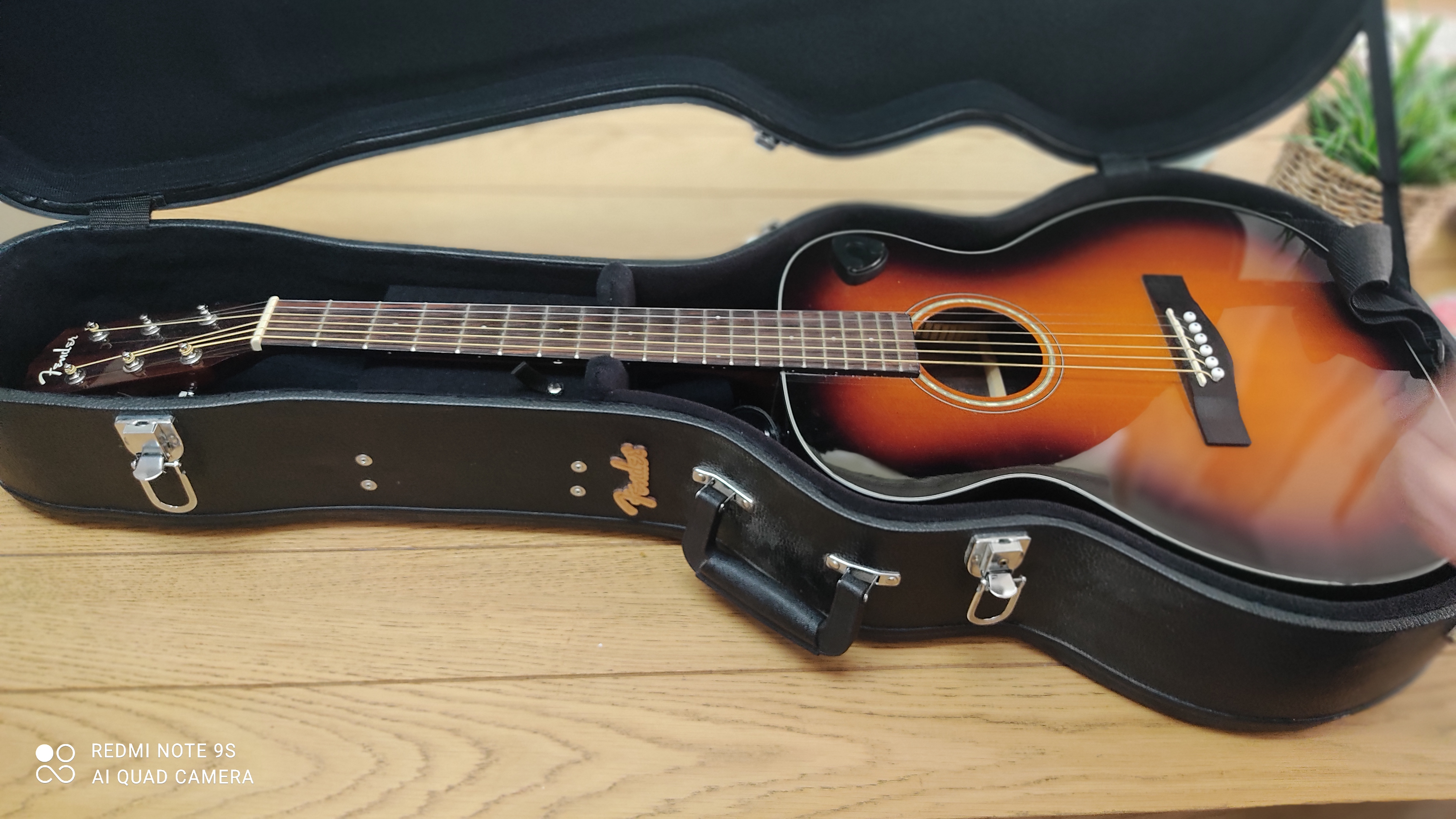 תמונה 2 ,גיטרה אקוסטית מוגברת למכירה בקרית גת כלי נגינה  גיטרה אקוסטית