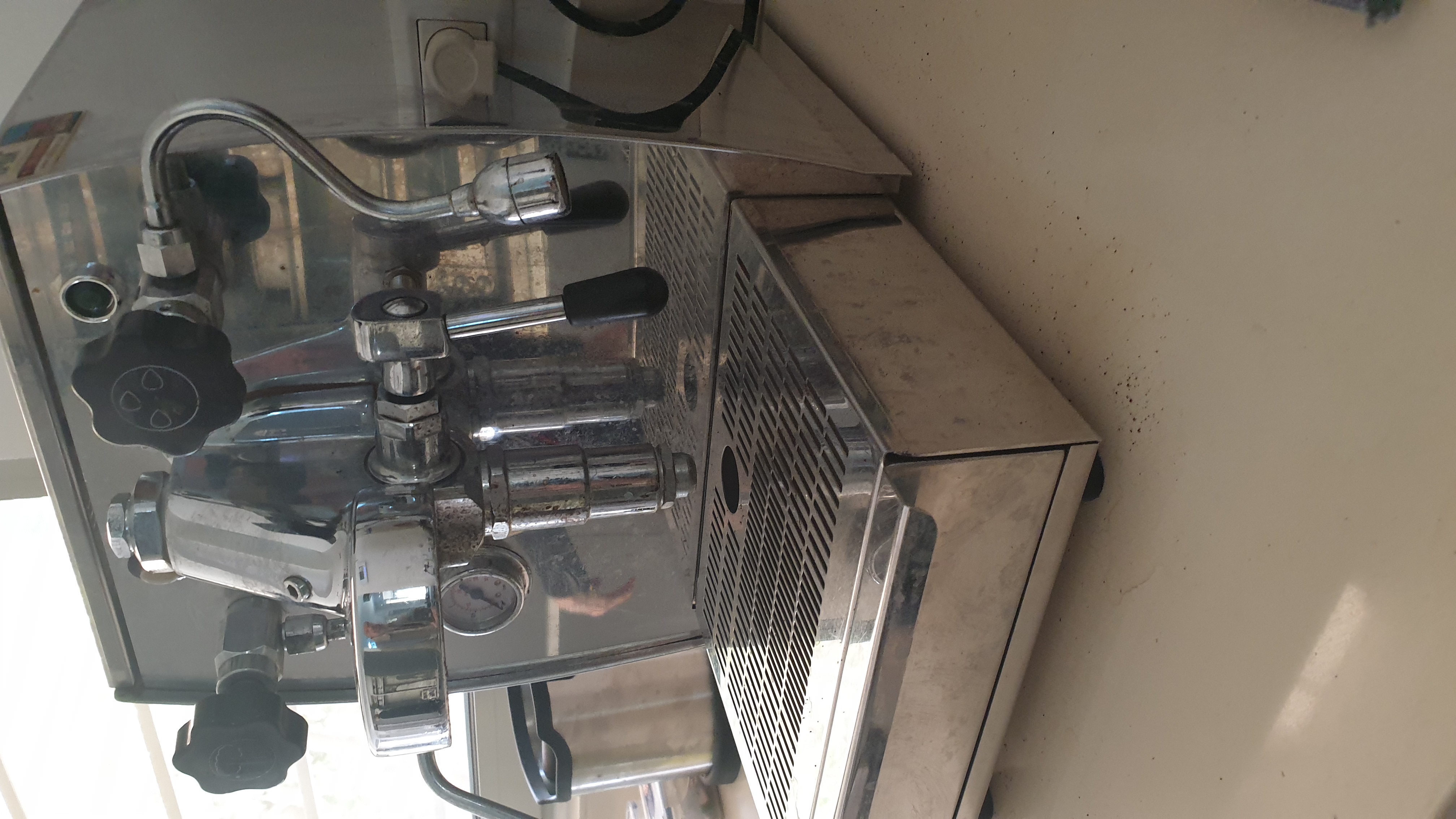 תמונה 1 ,מכונת קפה מקצועית למכירה ברמת השרון מוצרי חשמל  מכונת קפה