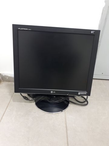 תמונה 1 ,מסך מחשב LG גודל 19 למכירה בקריית אונו מחשבים וציוד נלווה  מסכים
