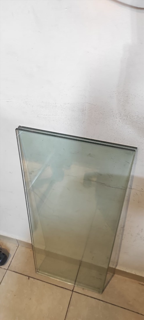 תמונה 2 ,מדפי זכוכית לתצוגה למכירה באשדוד ציוד לעסקים  ריהוט לעסקים