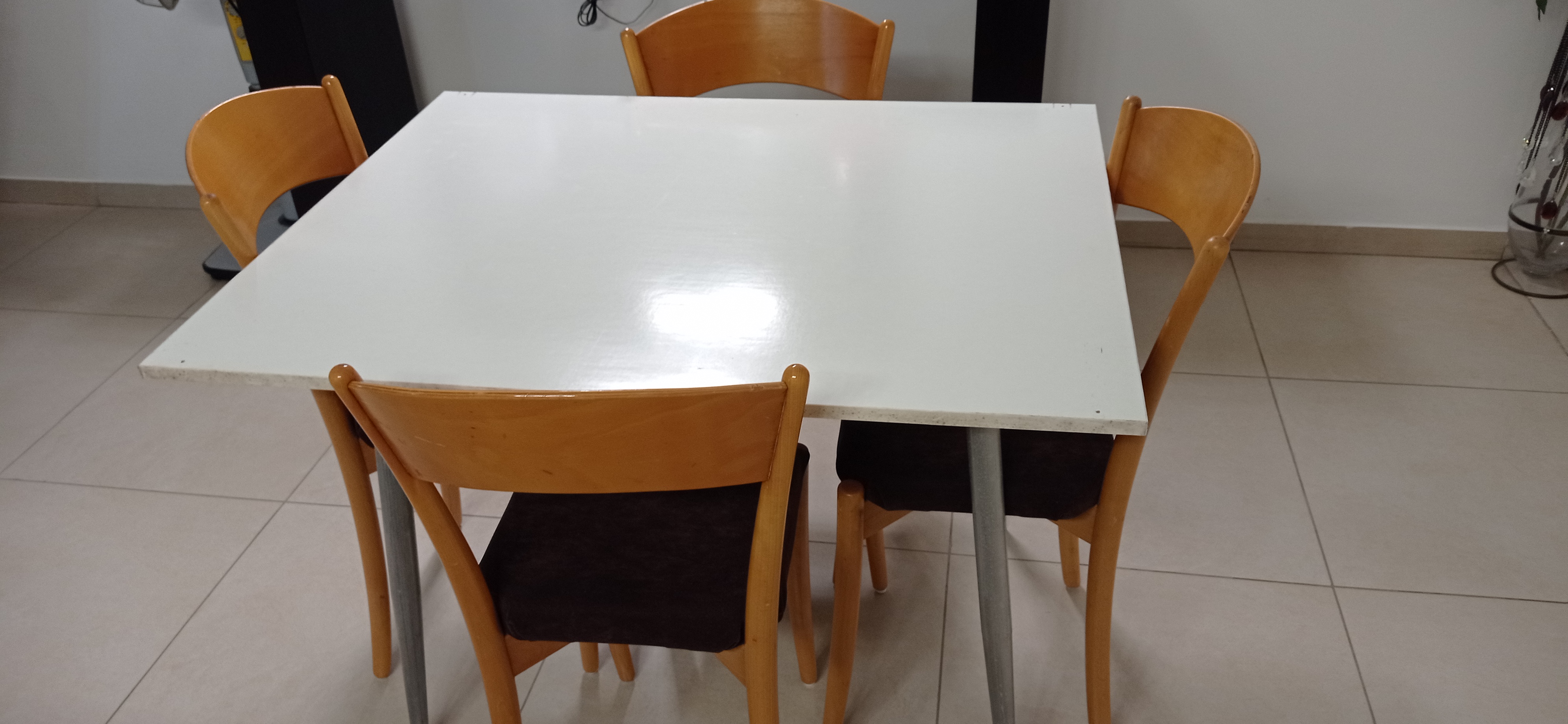 תמונה 1 ,שולחן +4 כיסטות למכירה בנשר ריהוט  שולחנות