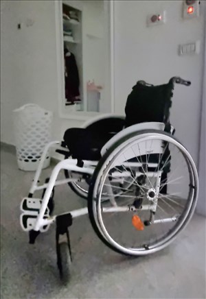 ציוד סיעודי/רפואי כסא גלגלים 42 