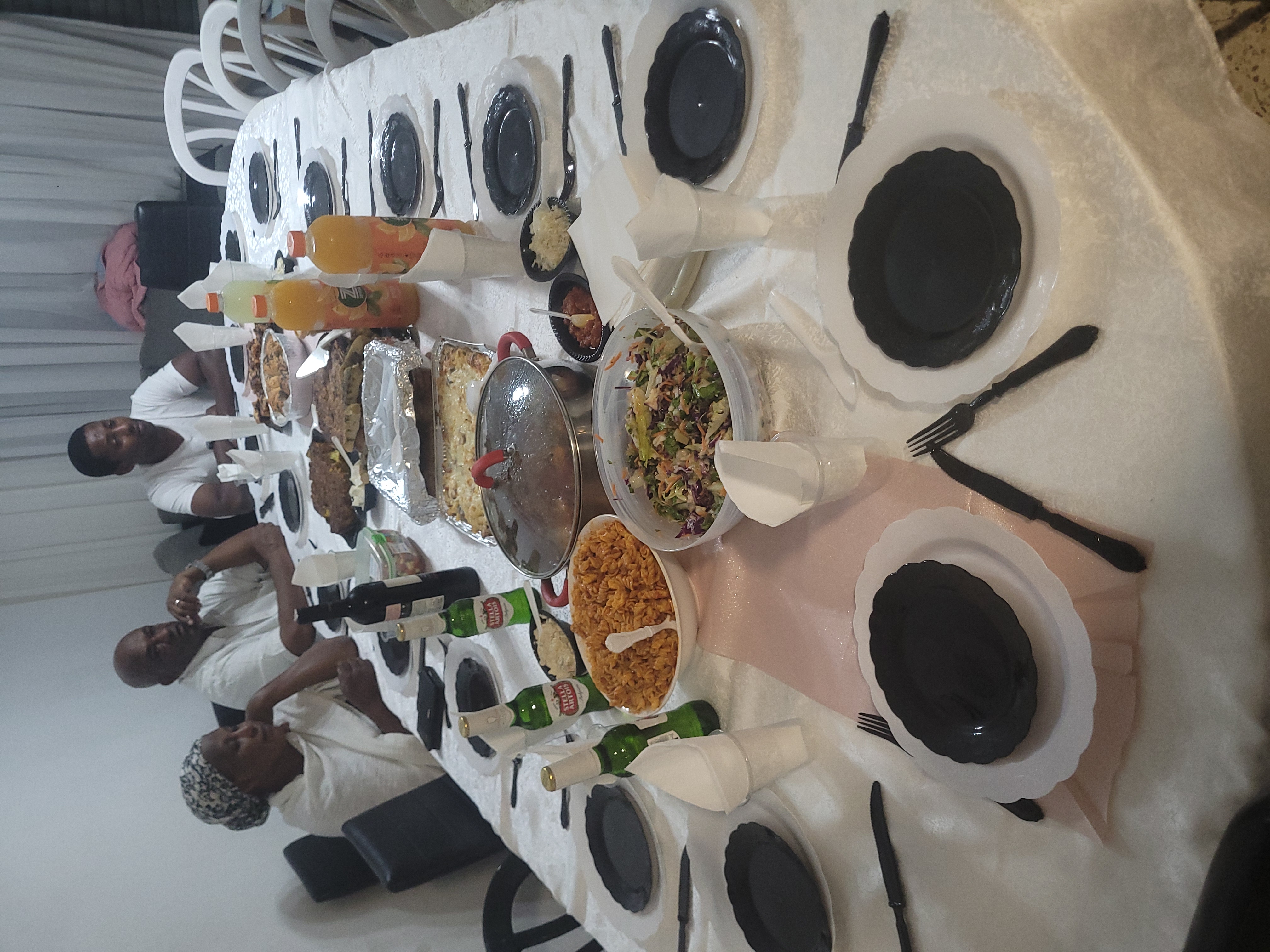 תמונה 1 ,פינת אוכל עגול לבן נפתח ל3 מטר למכירה בכפר יונה ריהוט  פינת אוכל