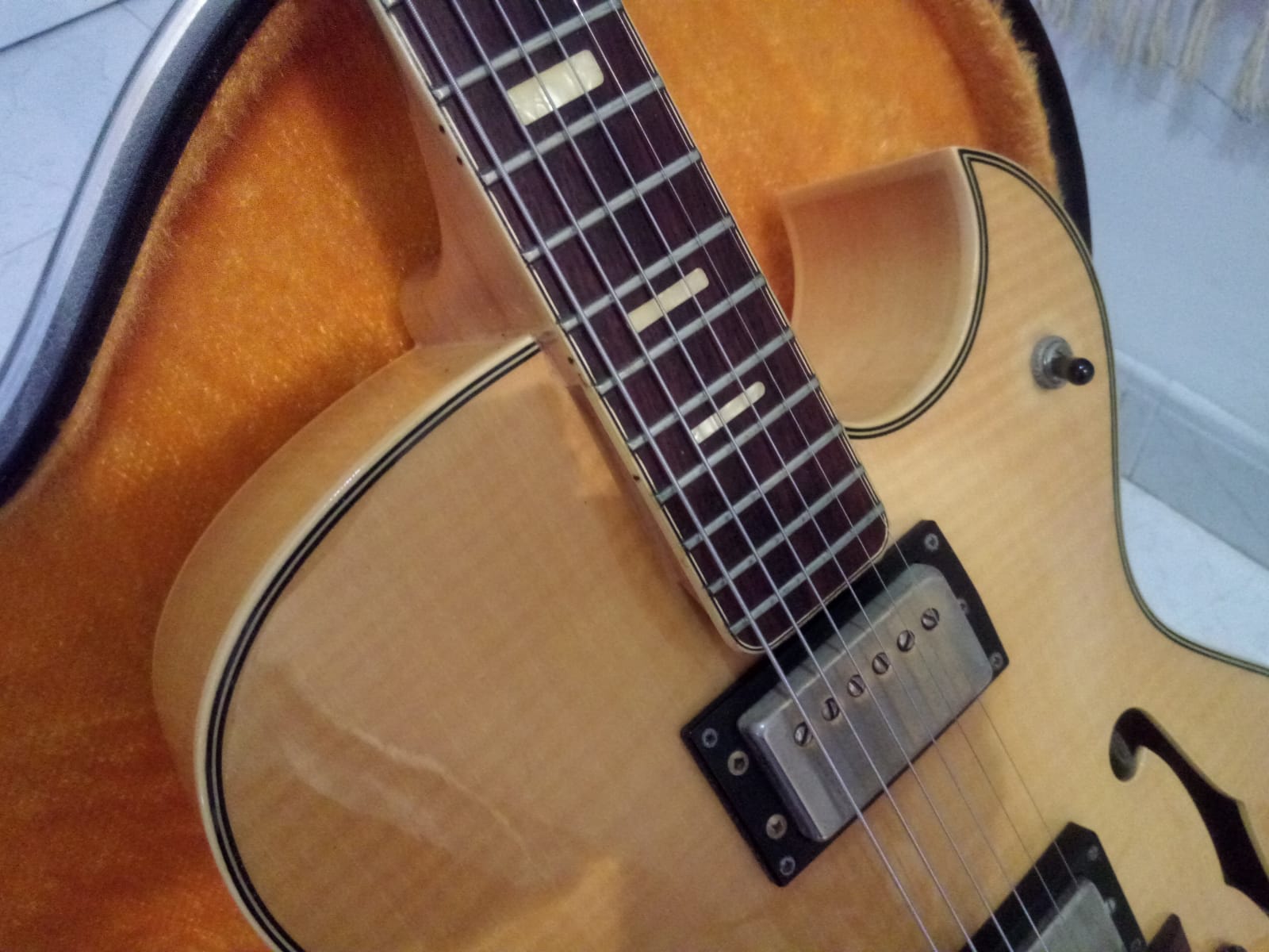 תמונה 4 ,גיטרה נפח ARIA למכירה בחיפה כלי נגינה  גיטרה חשמלית