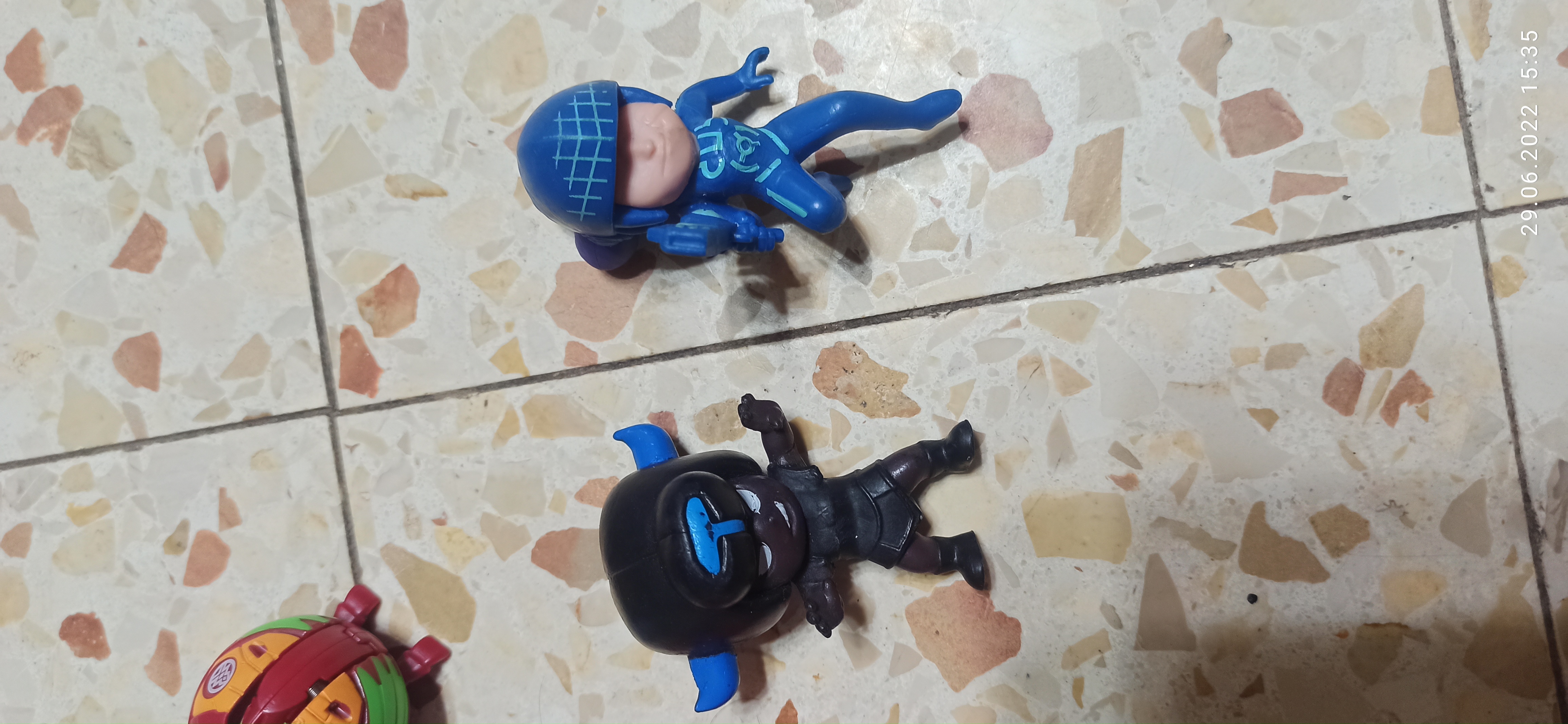 תמונה 3 ,4 דמויות 4 כדורים מתפרקים למכירה ביבנה לתינוק ולילד  משחקים וצעצועים