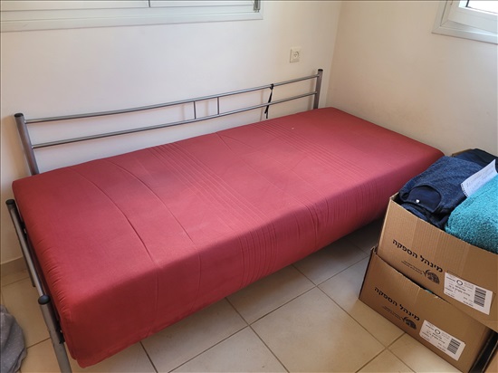 ספת מיטת יחיד עם ארגז 