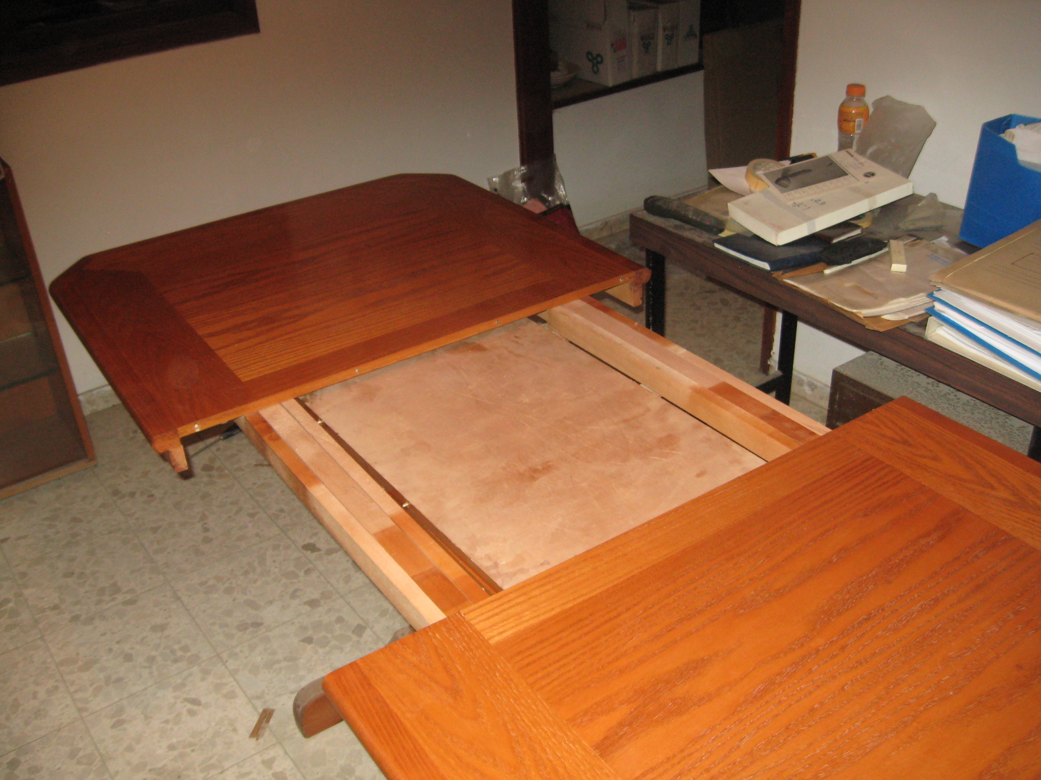 תמונה 2 ,שולחן אוכל גדול וששה כסאות מרו למכירה ביבנה ריהוט  פינת אוכל