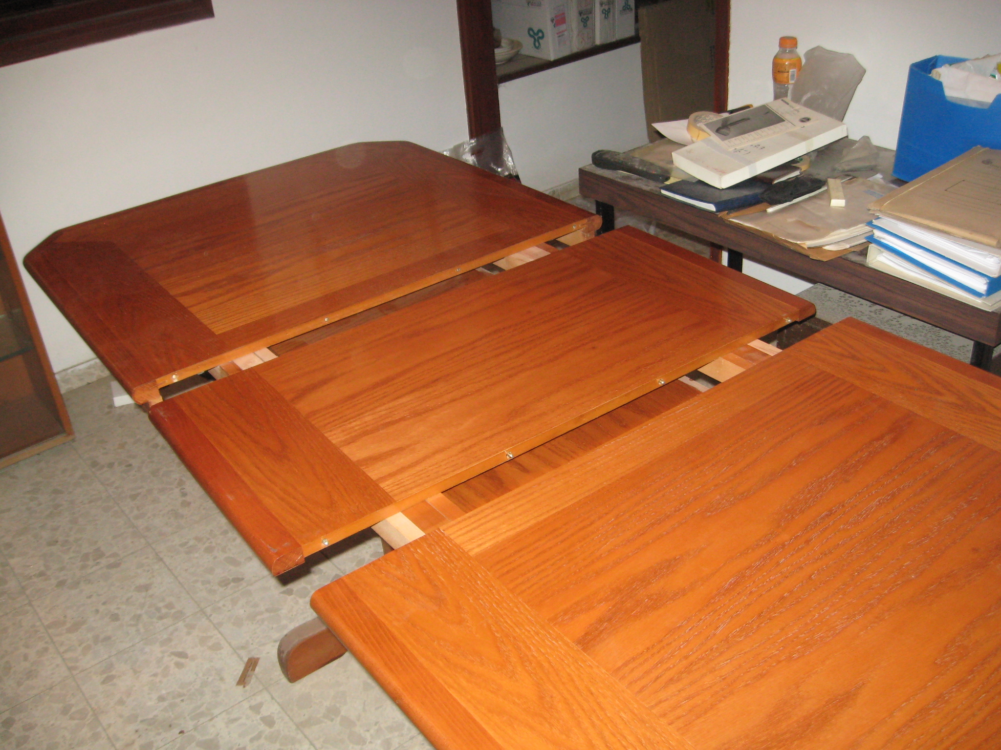 תמונה 4 ,שולחן אוכל גדול וששה כסאות מרו למכירה ביבנה ריהוט  פינת אוכל
