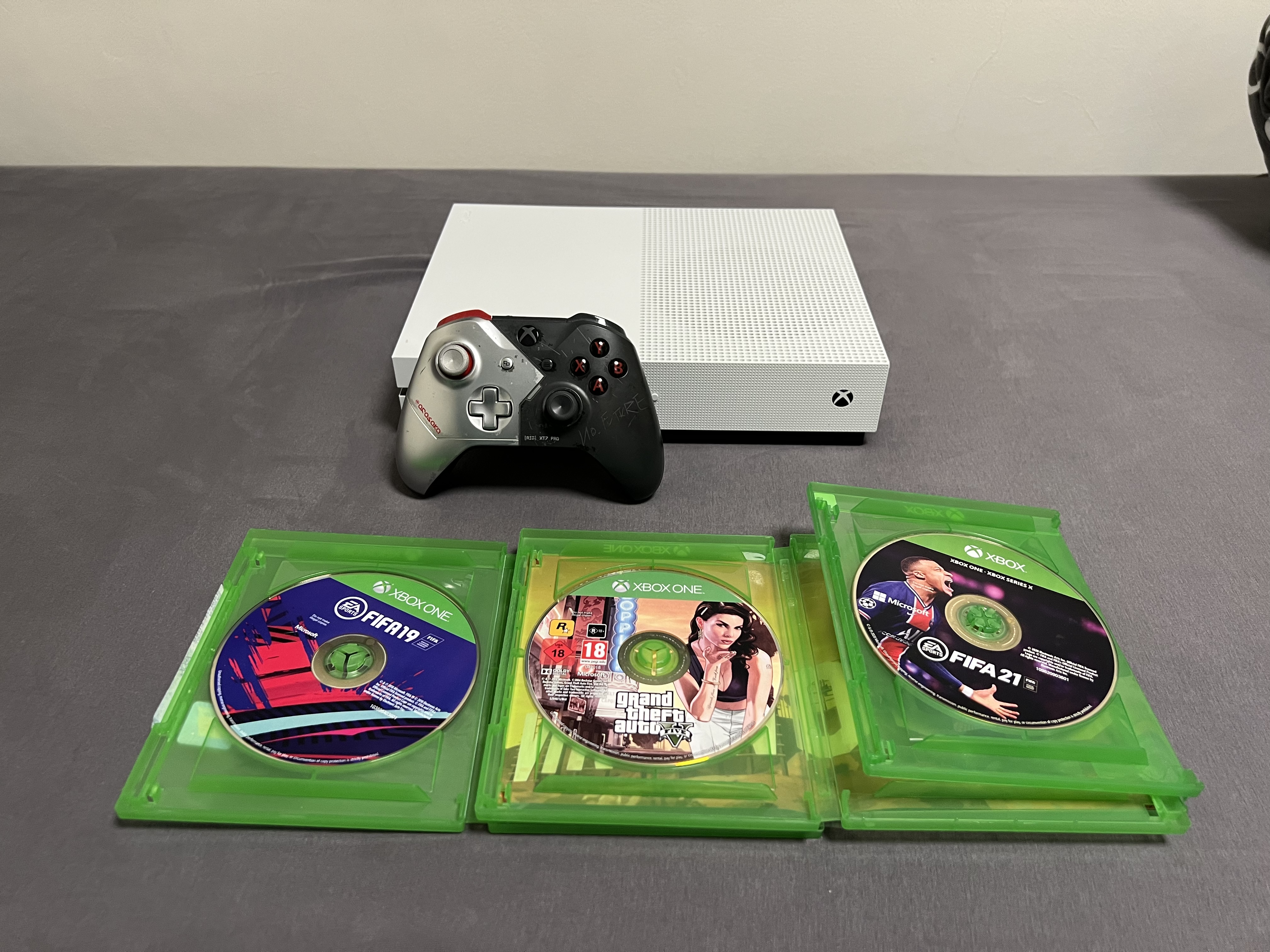 תמונה 1 ,Xbox one s למכירה בחיפה משחקים וקונסולות  XBox ONE